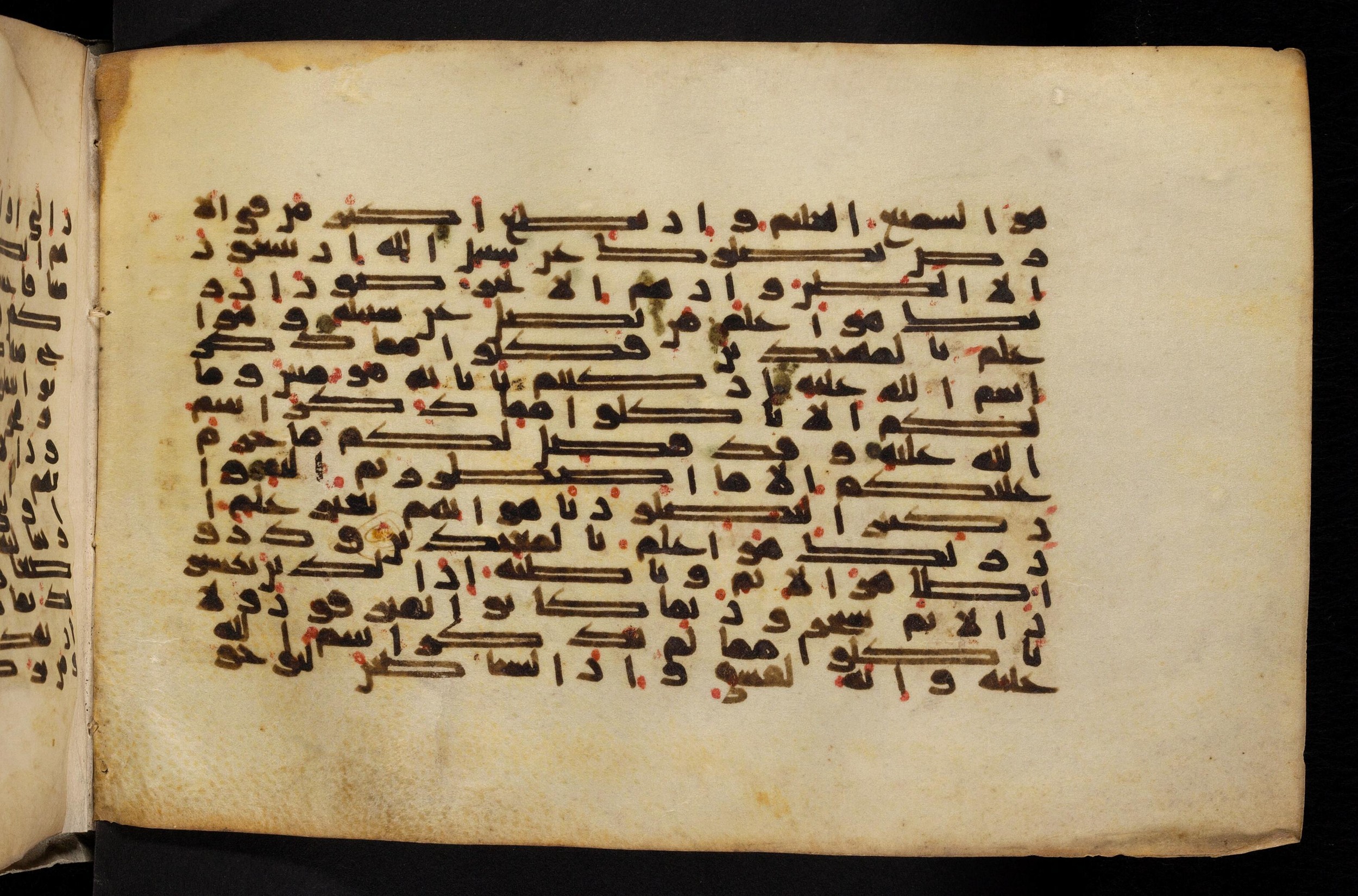 Paris, Bibliothèque nationale de France, Arabe 324 (c) (Scan 2), in Kufic C (Graphie C I a) script, showing Surah 6:116 from 8th Century AD found in Fustat (Old Cairo), Egypt, currently housed at Bibliothèque nationale de France, Paris