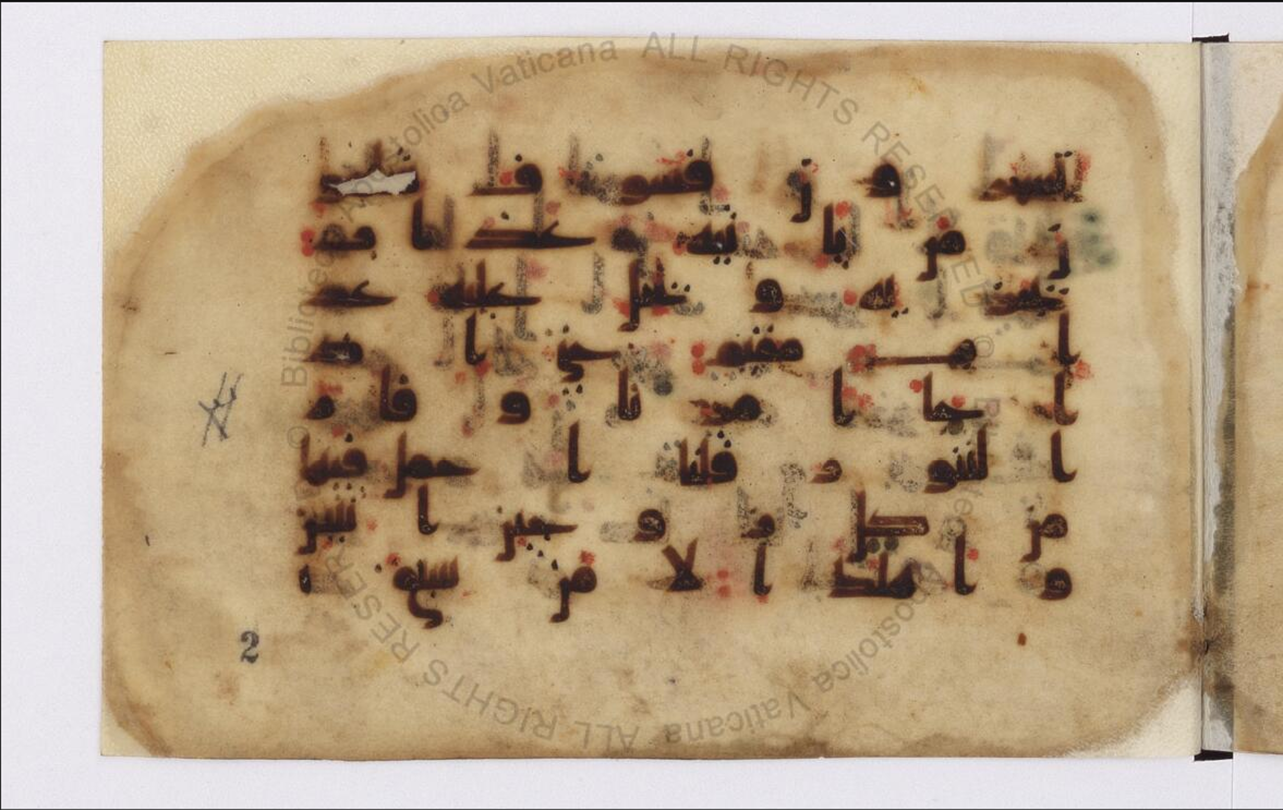 Paris, Bibliothèque nationale de France, Arabe 324 (c) (Scan 1), in Kufic C (Graphie C I a) script, showing Surah 11:39 from 8th Century AD found in Fustat (Old Cairo), Egypt, currently housed at Bibliothèque nationale de France, Paris