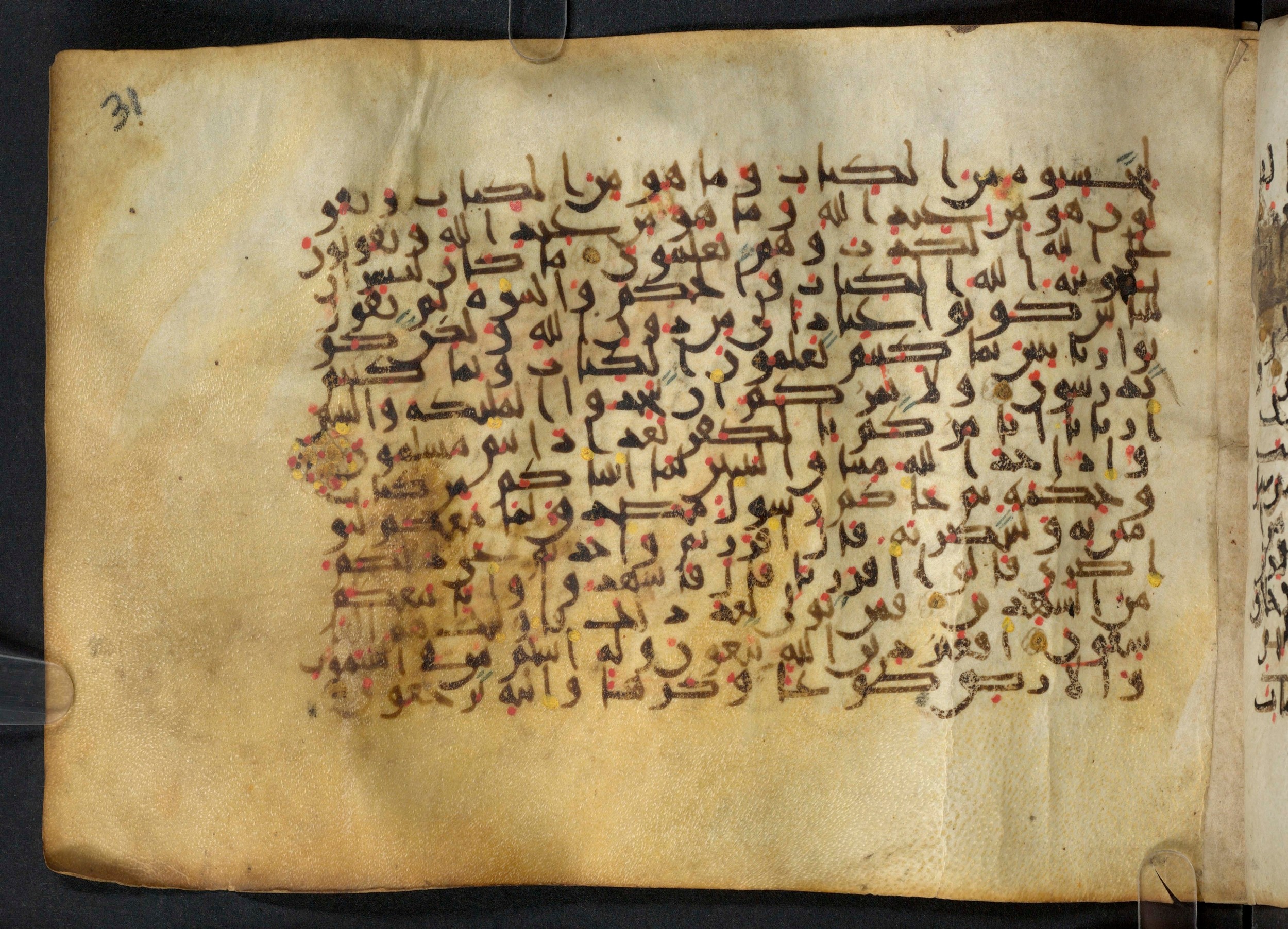 Paris, Bibliothèque nationale de France, Arabe 324 (c) (Scan 2), in Kufic C (Graphie C I a) script, showing Surah 3:79 from 8th Century AD found in Fustat (Old Cairo), Egypt, currently housed at Bibliothèque nationale de France, Paris