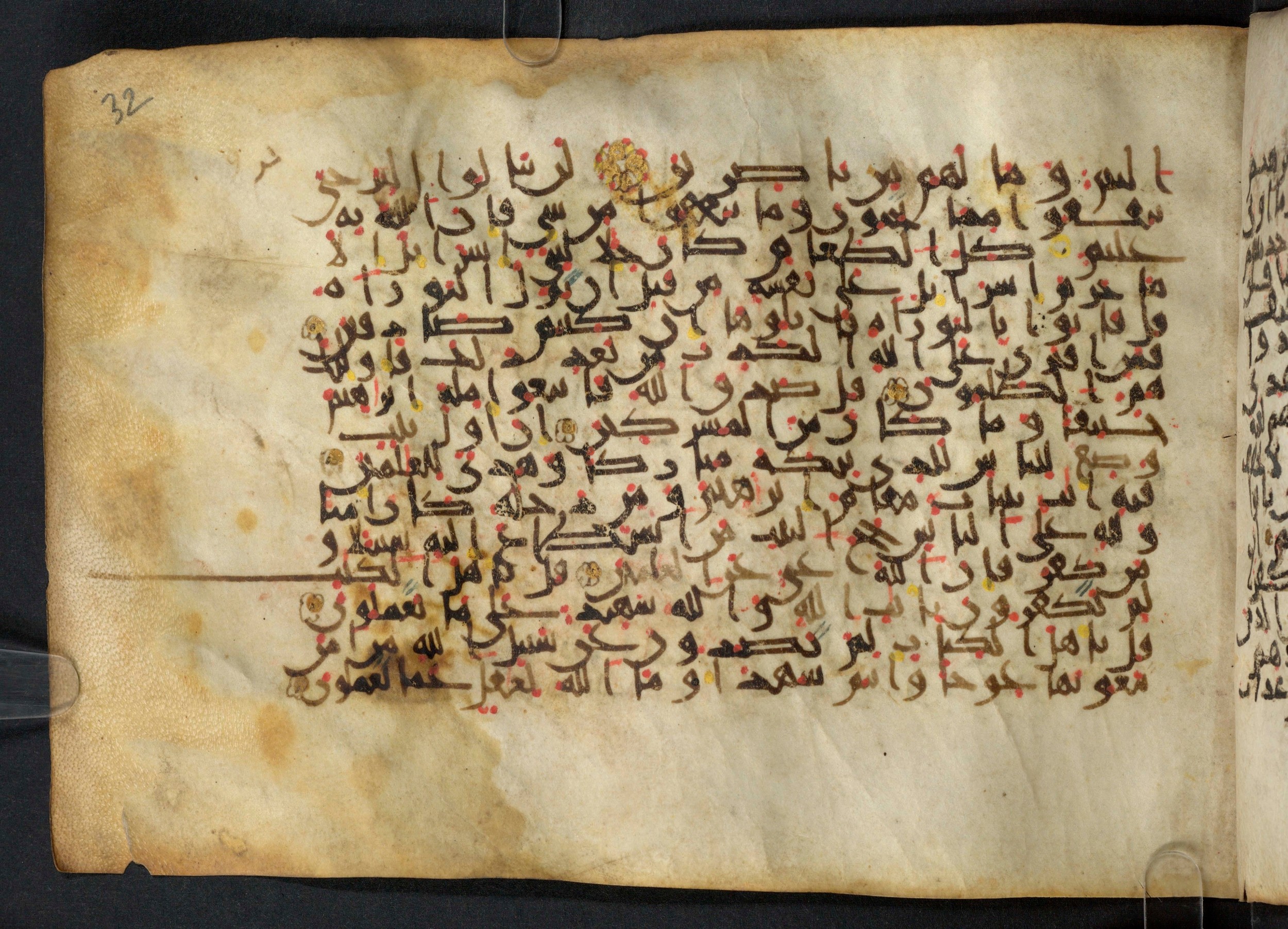 Paris, Bibliothèque nationale de France, Arabe 324 (c) (Scan 1), in Kufic C (Graphie C I a) script, showing Surah 3:97 from 8th Century AD found in Fustat (Old Cairo), Egypt, currently housed at Bibliothèque nationale de France, Paris