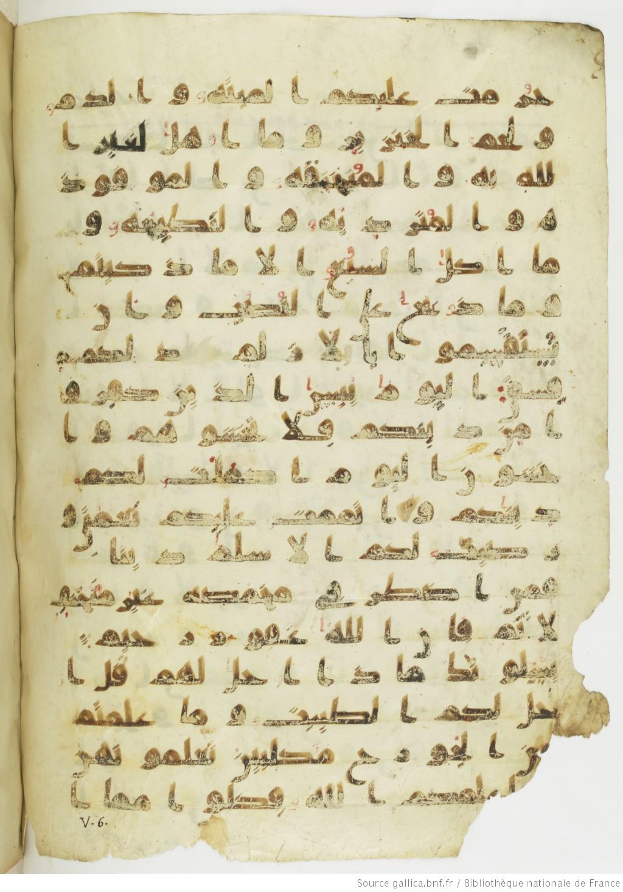 Paris, Bibliothèque nationale de France, Arabe 324 (c) (Scan 6), in Kufic C (Graphie C I a) script, showing Surah 5:4 from 8th Century AD found in Fustat (Old Cairo), Egypt, currently housed at Bibliothèque nationale de France, Paris