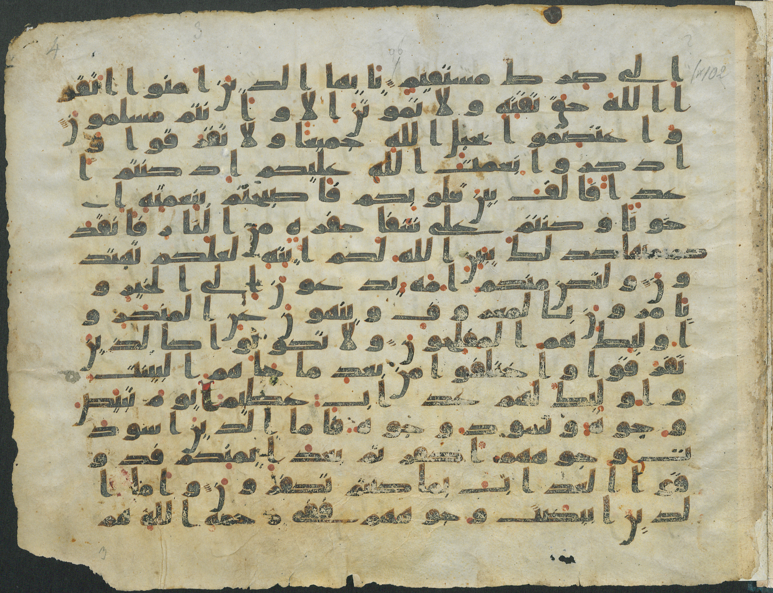 Paris, Bibliothèque nationale de France, Arabe 324 (c) (Scan 2), in Kufic C (Graphie C I a) script, showing Surah 3:103 from 8th Century AD found in Fustat (Old Cairo), Egypt, currently housed at Bibliothèque nationale de France, Paris