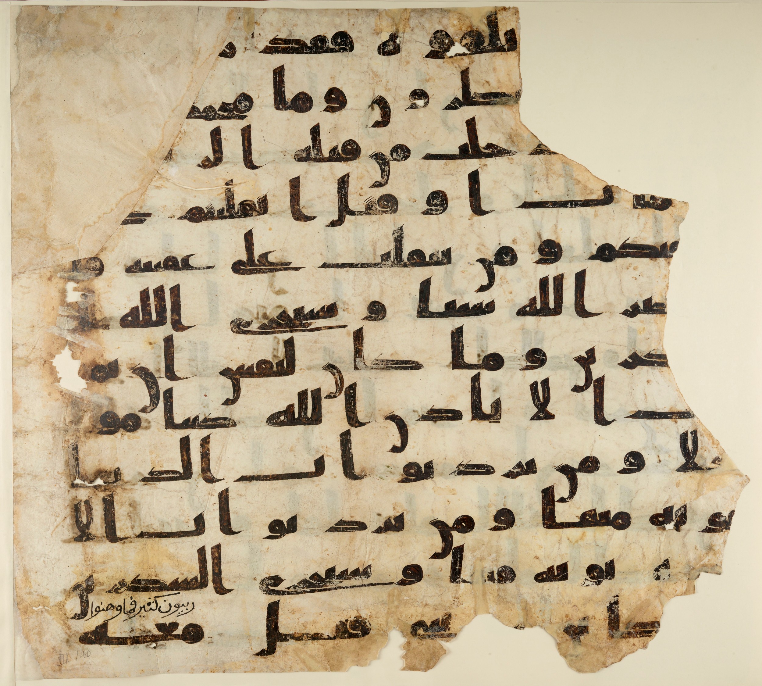 Paris, Bibliothèque nationale de France, Arabe 324 (c) (Scan 2), in Kufic C (Graphie C I a) script, showing Surah 3:144 from 8th Century AD found in Fustat (Old Cairo), Egypt, currently housed at Bibliothèque nationale de France, Paris