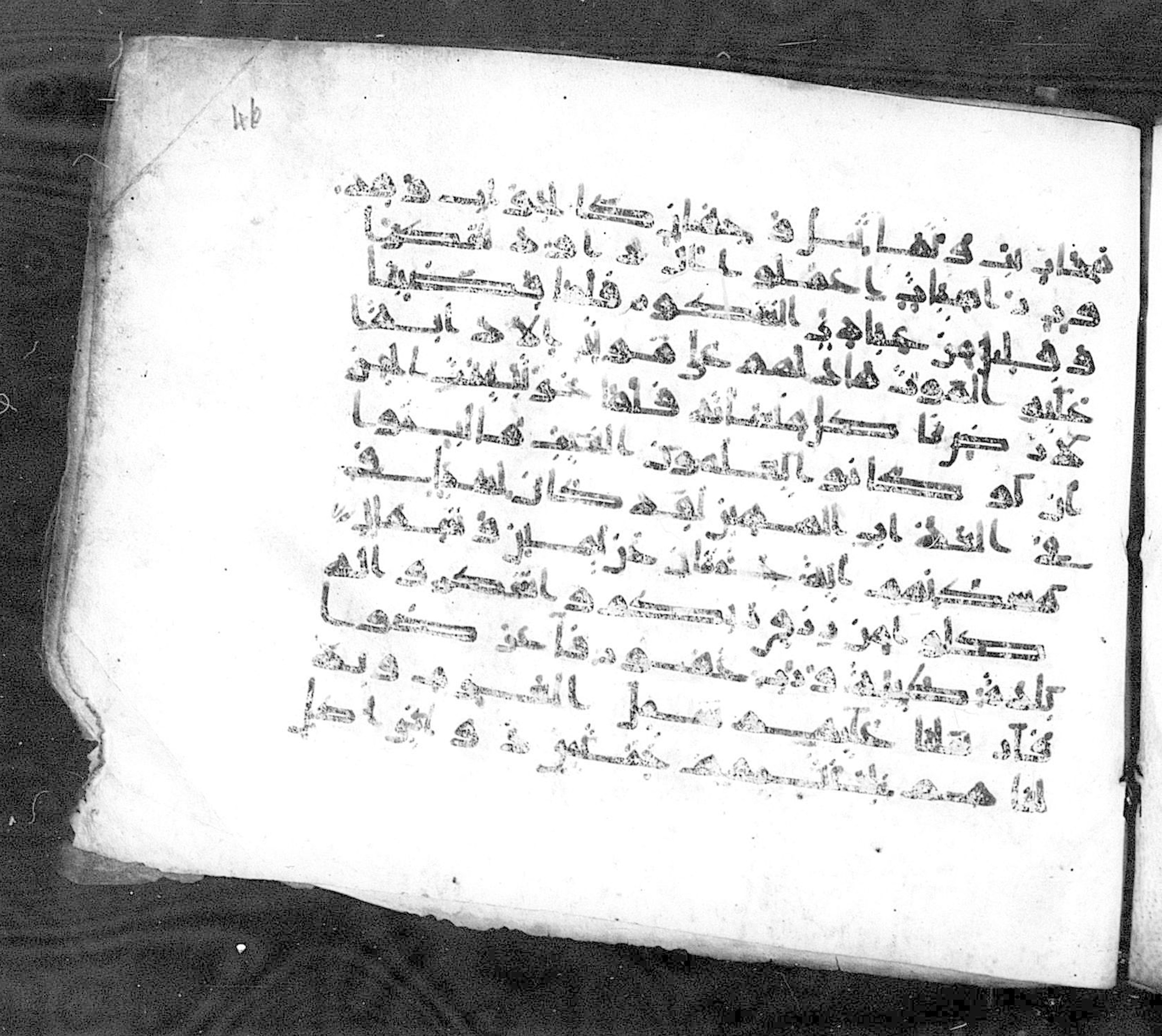 Paris, Bibliothèque nationale de France, Arabe 324 (c) (Scan 2), in Kufic C (Graphie C I a) script, showing Surah 34:16 from 8th Century AD found in Fustat (Old Cairo), Egypt, currently housed at Bibliothèque nationale de France, Paris