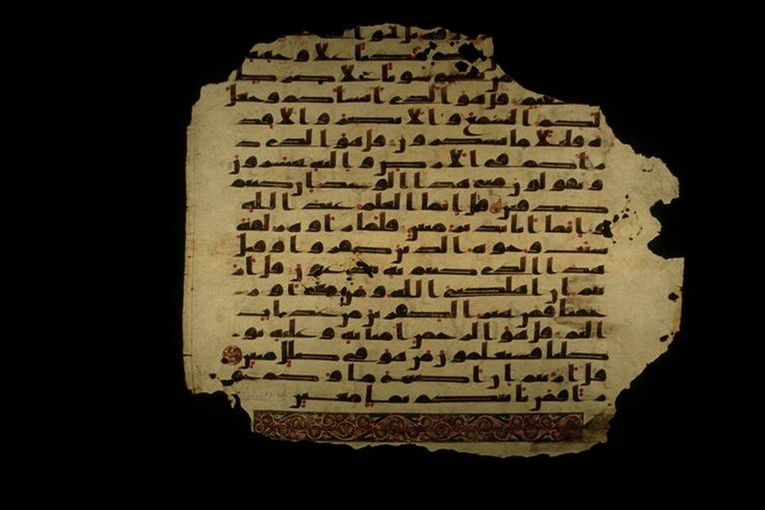 Paris, Bibliothèque nationale de France, Arabe 324 (c) (Scan 2), in Kufic C (Graphie C I a) script, showing Surah 67:21 from 8th Century AD found in Fustat (Old Cairo), Egypt, currently housed at Bibliothèque nationale de France, Paris