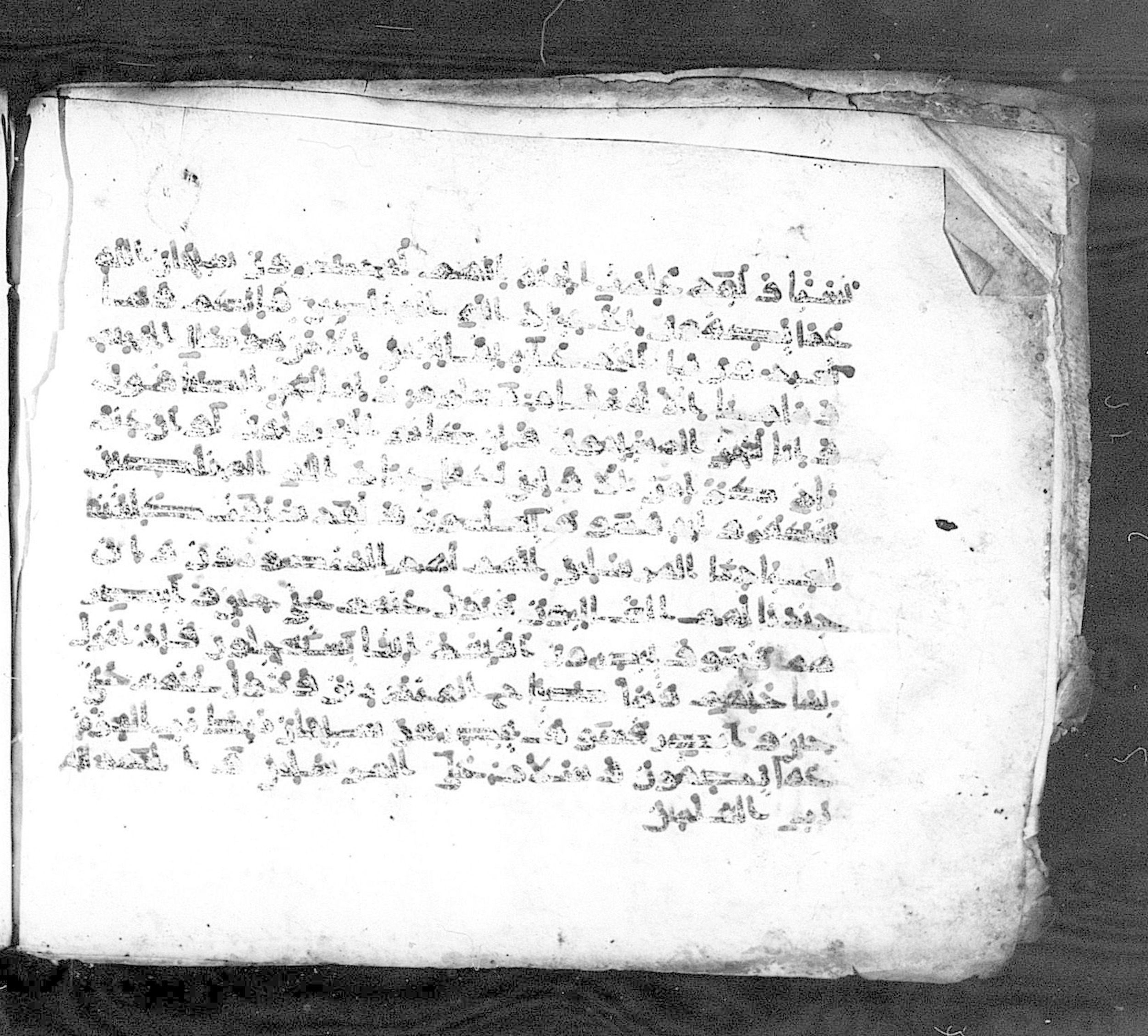 Paris, Bibliothèque nationale de France, Arabe 324 (c) (Scan 3), in Kufic C (Graphie C I a) script, showing Surah 37:175 from 8th Century AD found in Fustat (Old Cairo), Egypt, currently housed at Bibliothèque nationale de France, Paris