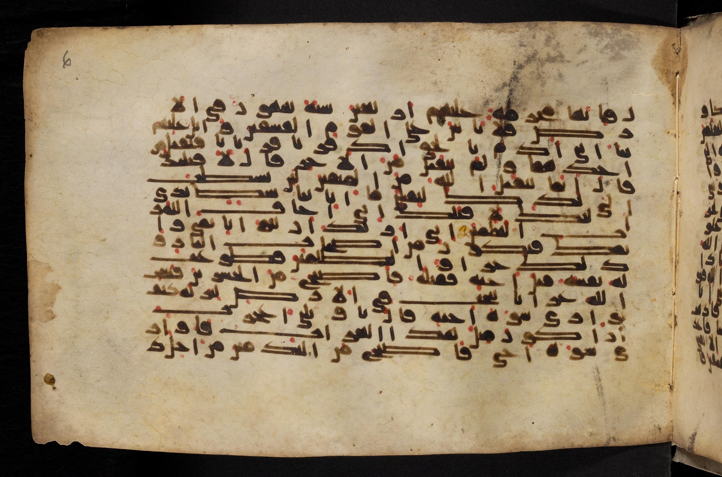 Paris, Bibliothèque nationale de France, Arabe 324 (c) (Scan 3), in Kufic C (Graphie C I a) script, showing Surah 5:32 from 8th Century AD found in Fustat (Old Cairo), Egypt, currently housed at Bibliothèque nationale de France, Paris