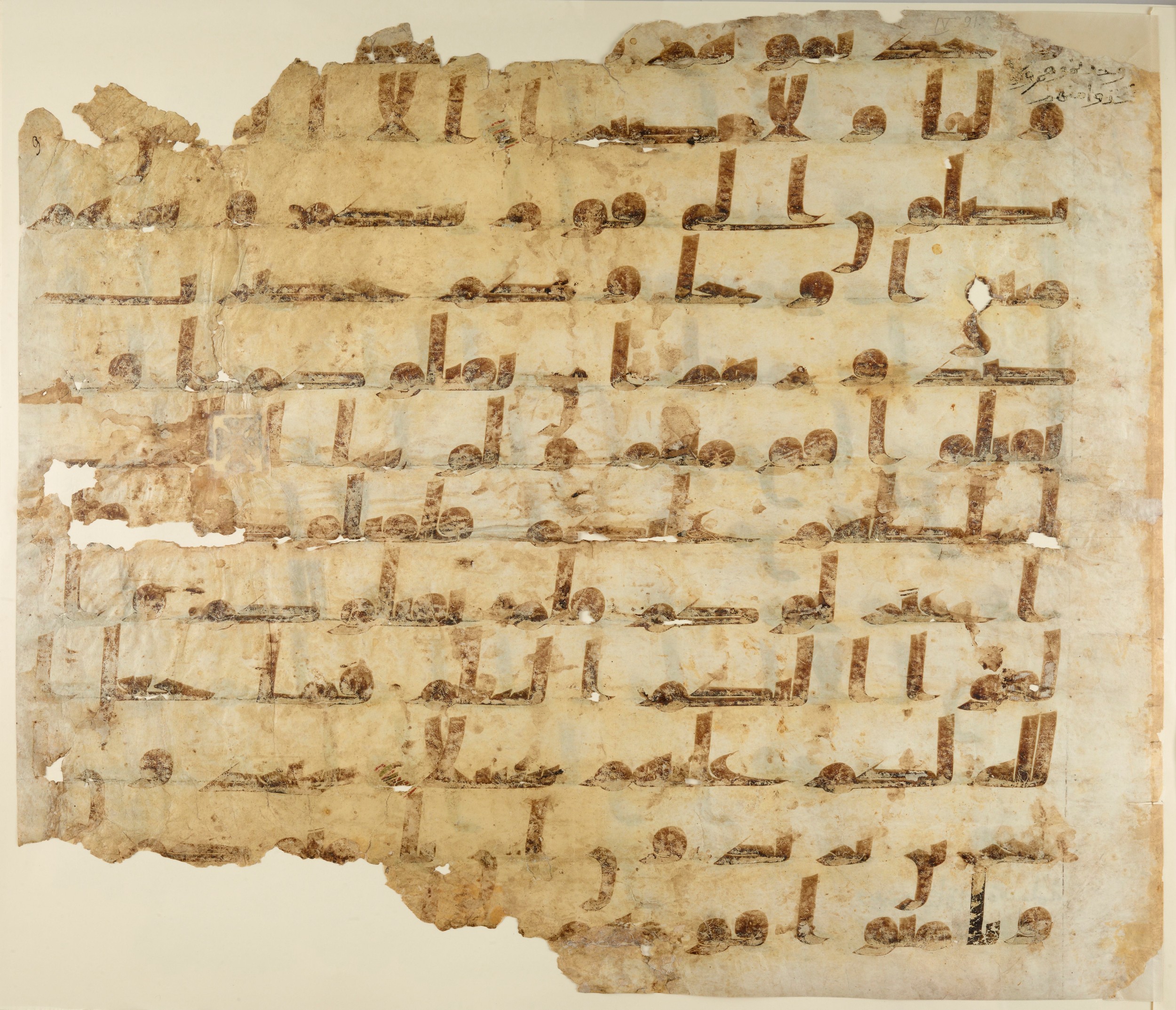 Paris, Bibliothèque nationale de France, Arabe 324 (c) (Scan 6), in Kufic C (Graphie C I a) script, showing Surah 4:89 from 8th Century AD found in Fustat (Old Cairo), Egypt, currently housed at Bibliothèque nationale de France, Paris