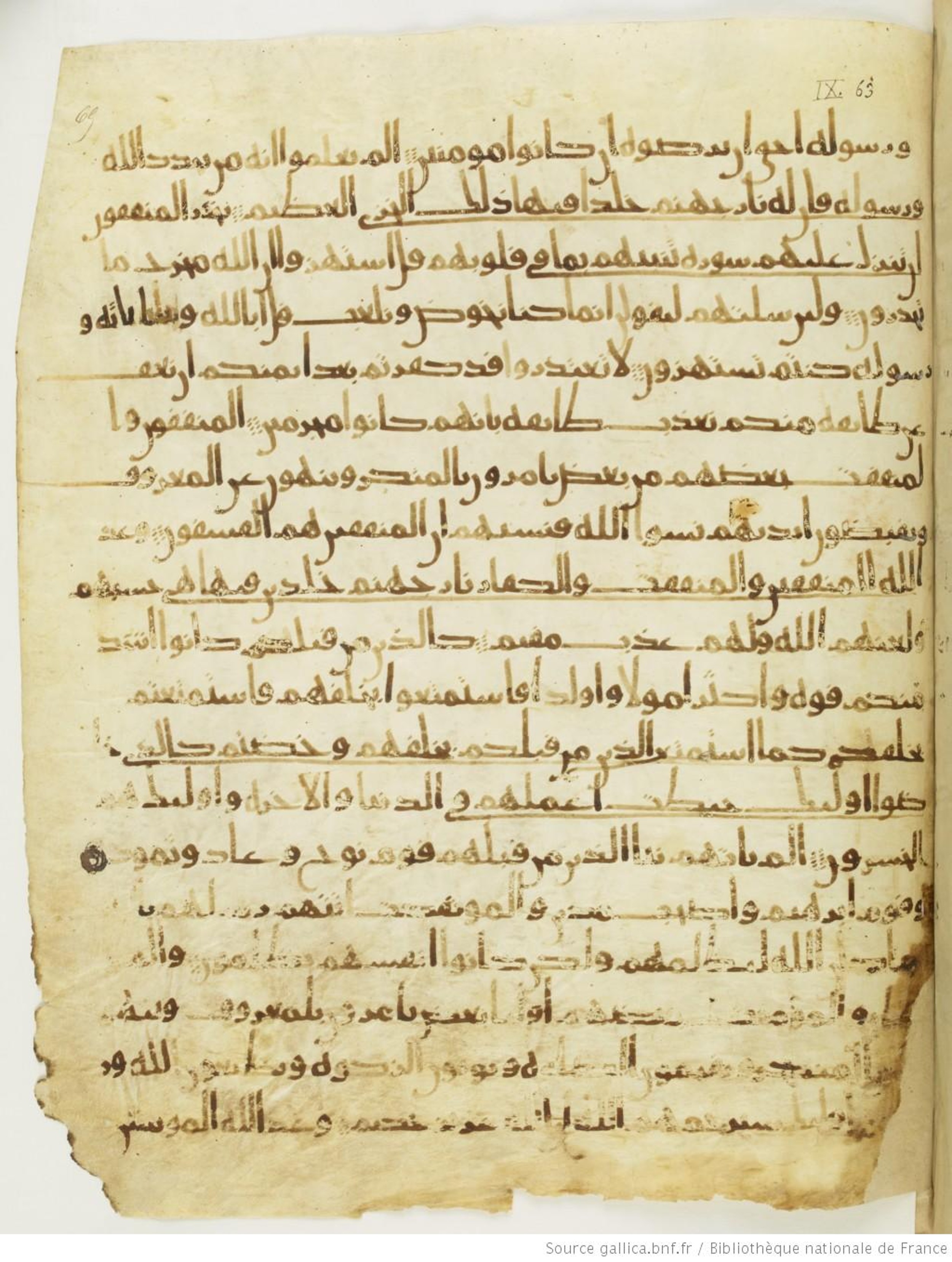 Paris, Bibliothèque nationale de France, Arabe 330 (g) (Scan 2), in Unclassified script, showing Surah 9:71 from Mid 8th to Late 9th Century AD found in Fustat (Old Cairo), Egypt, currently housed at Bibliothèque nationale de France, Paris