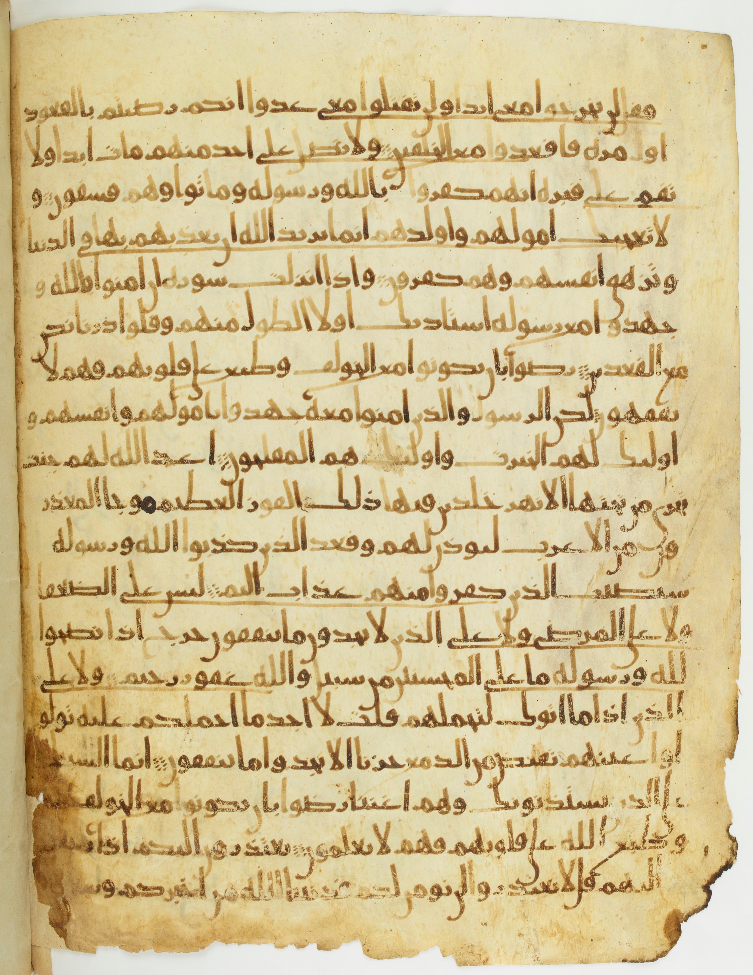 Paris, Bibliothèque nationale de France, Arabe 330 (g) (Scan 3), in Unclassified script, showing Surah 9:83 from Mid 8th to Late 9th Century AD found in Fustat (Old Cairo), Egypt, currently housed at Bibliothèque nationale de France, Paris