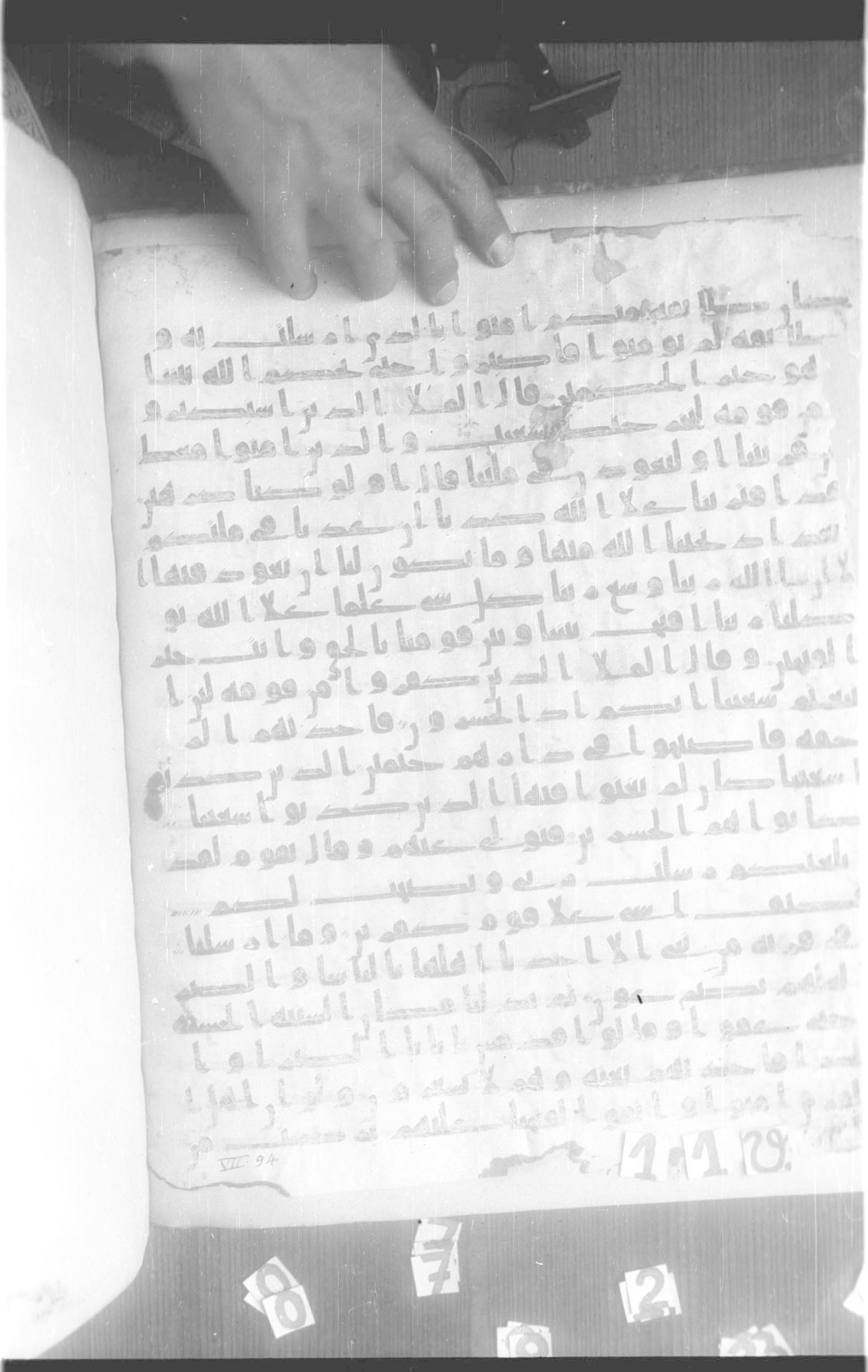 Paris, Bibliothèque nationale de France, Arabe 332 (Scan 2), in Kūfī type C.Ia (influenced by Ḥiǧāzī IV and Kūfī B.I) script, showing Surah 7:91 from 8th Century AD found in Fustat (Old Cairo), Egypt, currently housed at Bibliothèque nationale de France, Paris