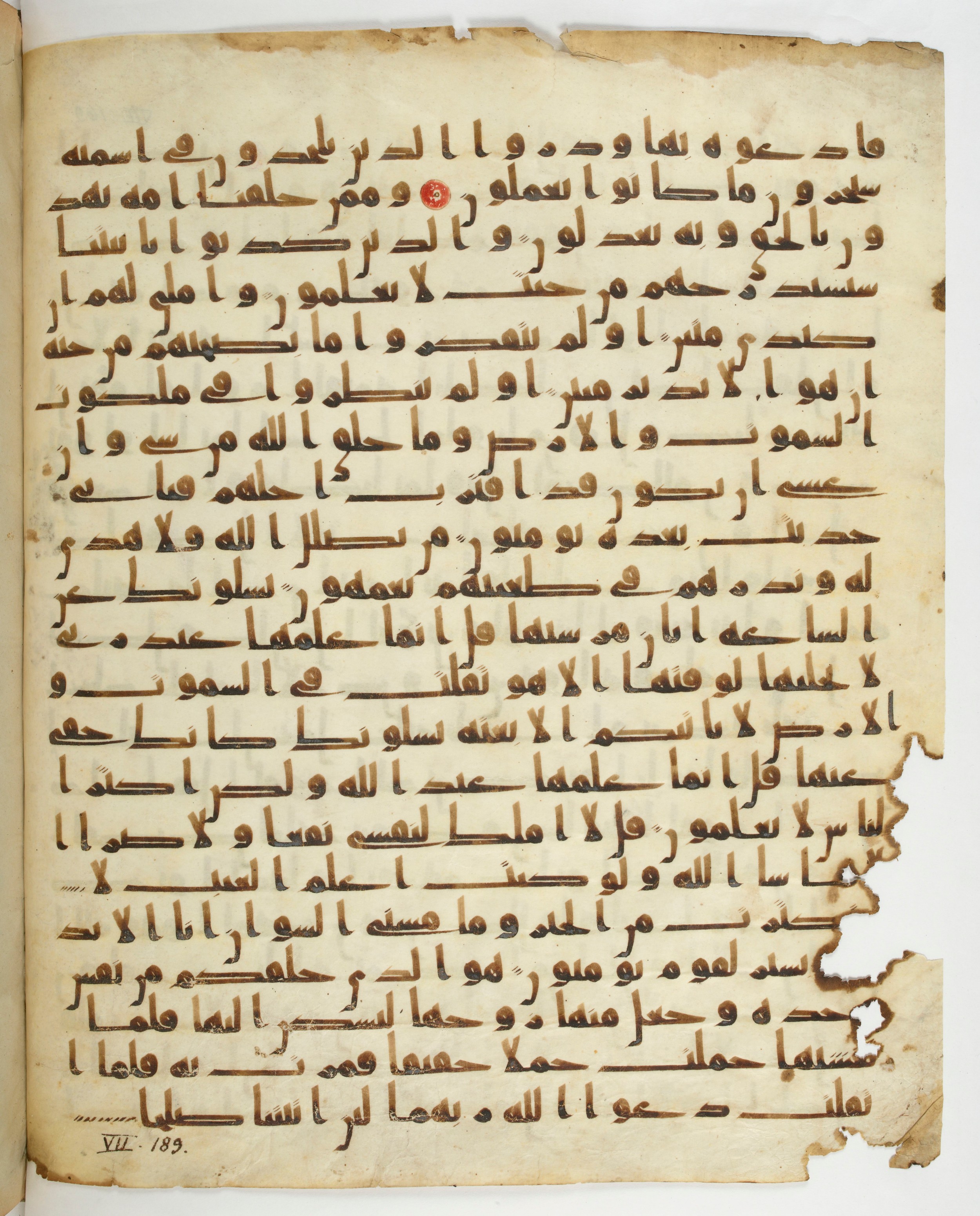 Paris, Bibliothèque nationale de France, Arabe 332 (Scan 1), in Kūfī type C.Ia (influenced by Ḥiǧāzī IV and Kūfī B.I) script, showing Surah 7:182 from 8th Century AD found in Fustat (Old Cairo), Egypt, currently housed at Bibliothèque nationale de France, Paris