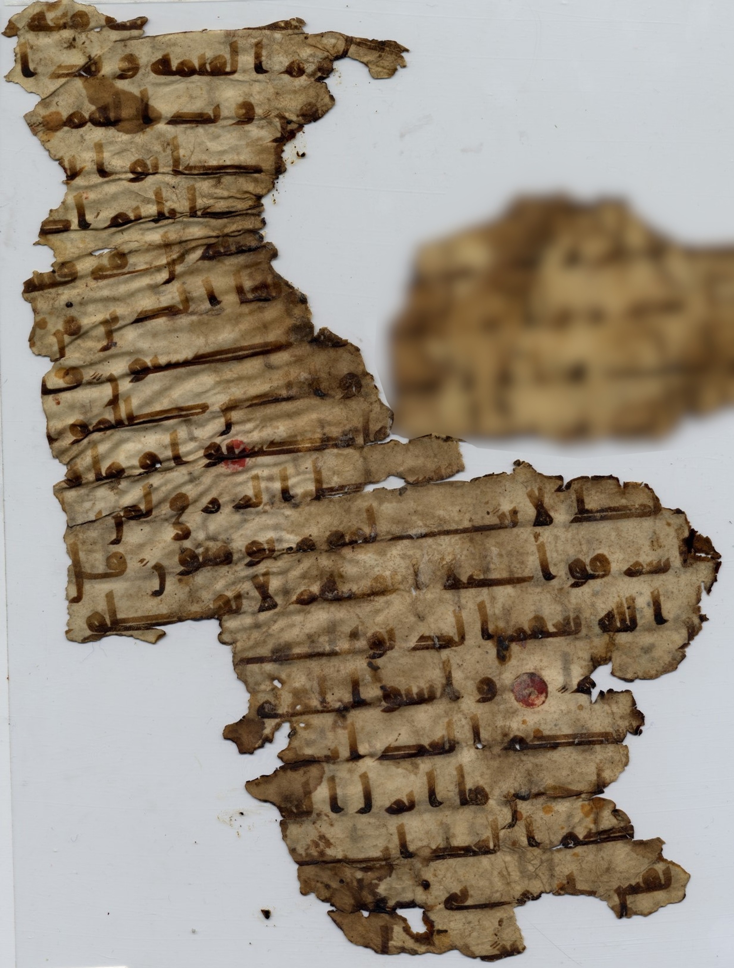 Paris, Bibliothèque nationale de France, Arabe 332 (Scan 2), in Kūfī type C.Ia (influenced by Ḥiǧāzī IV and Kūfī B.I) script, showing Surah 39:49 from 8th Century AD found in Fustat (Old Cairo), Egypt, currently housed at Bibliothèque nationale de France, Paris