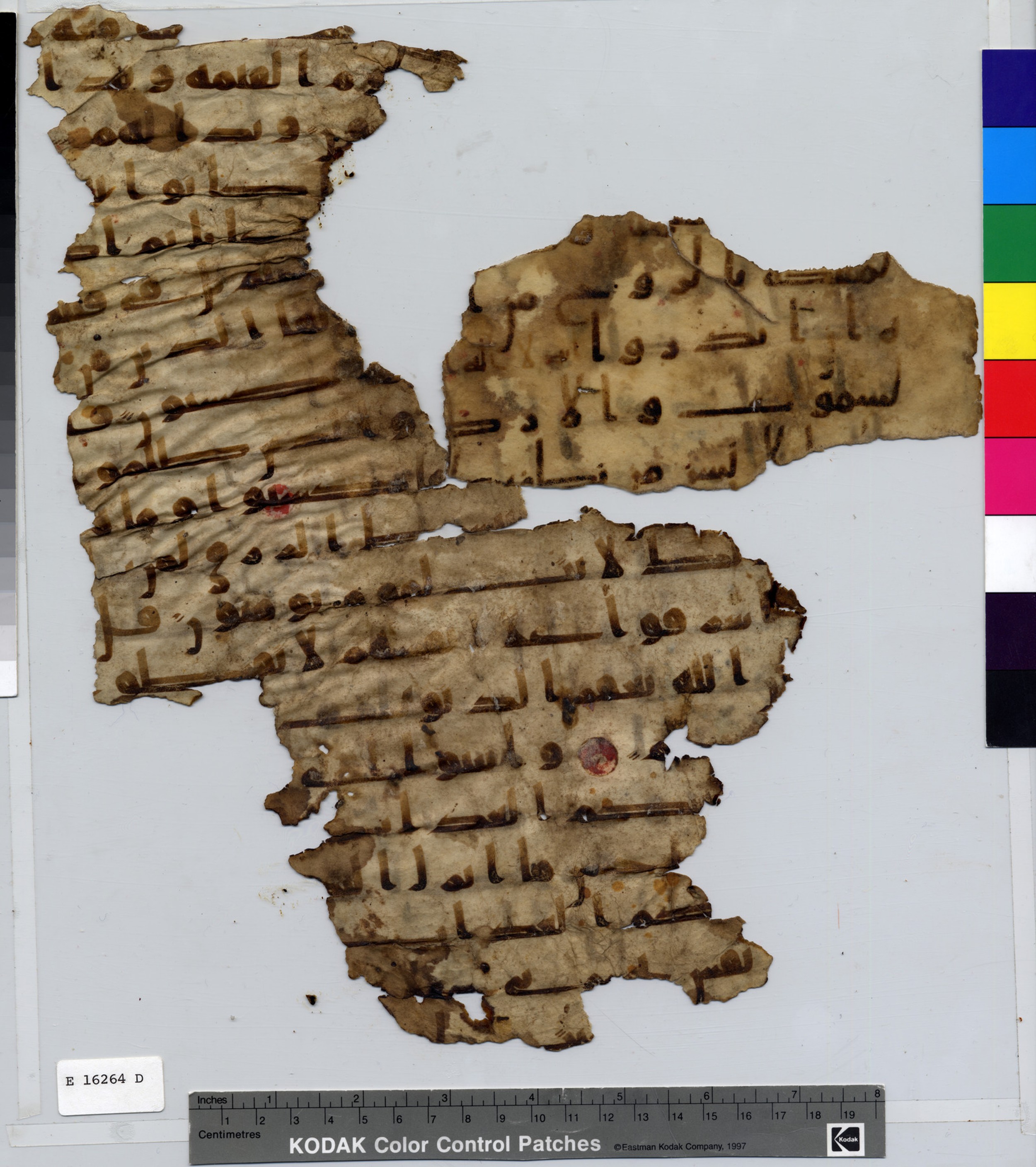 Paris, Bibliothèque nationale de France, Arabe 332 (Scan 1), in Kūfī type C.Ia (influenced by Ḥiǧāzī IV and Kūfī B.I) script, showing Surah 16:2 from 8th Century AD found in Fustat (Old Cairo), Egypt, currently housed at Bibliothèque nationale de France, Paris