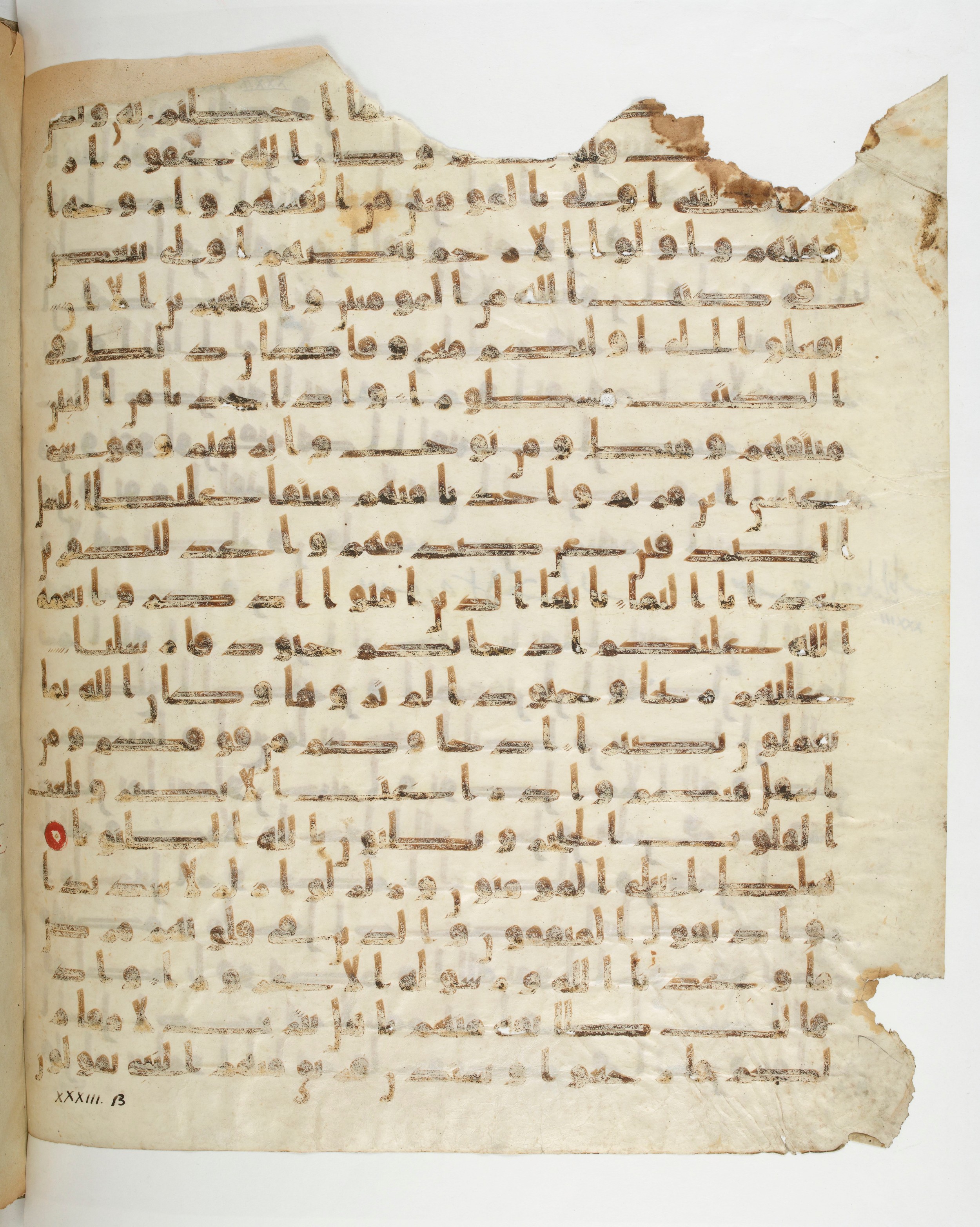 Paris, Bibliothèque nationale de France, Arabe 332 (Scan 1), in Kūfī type C.Ia (influenced by Ḥiǧāzī IV and Kūfī B.I) script, showing Surah 33:13 from 8th Century AD found in Fustat (Old Cairo), Egypt, currently housed at Bibliothèque nationale de France, Paris