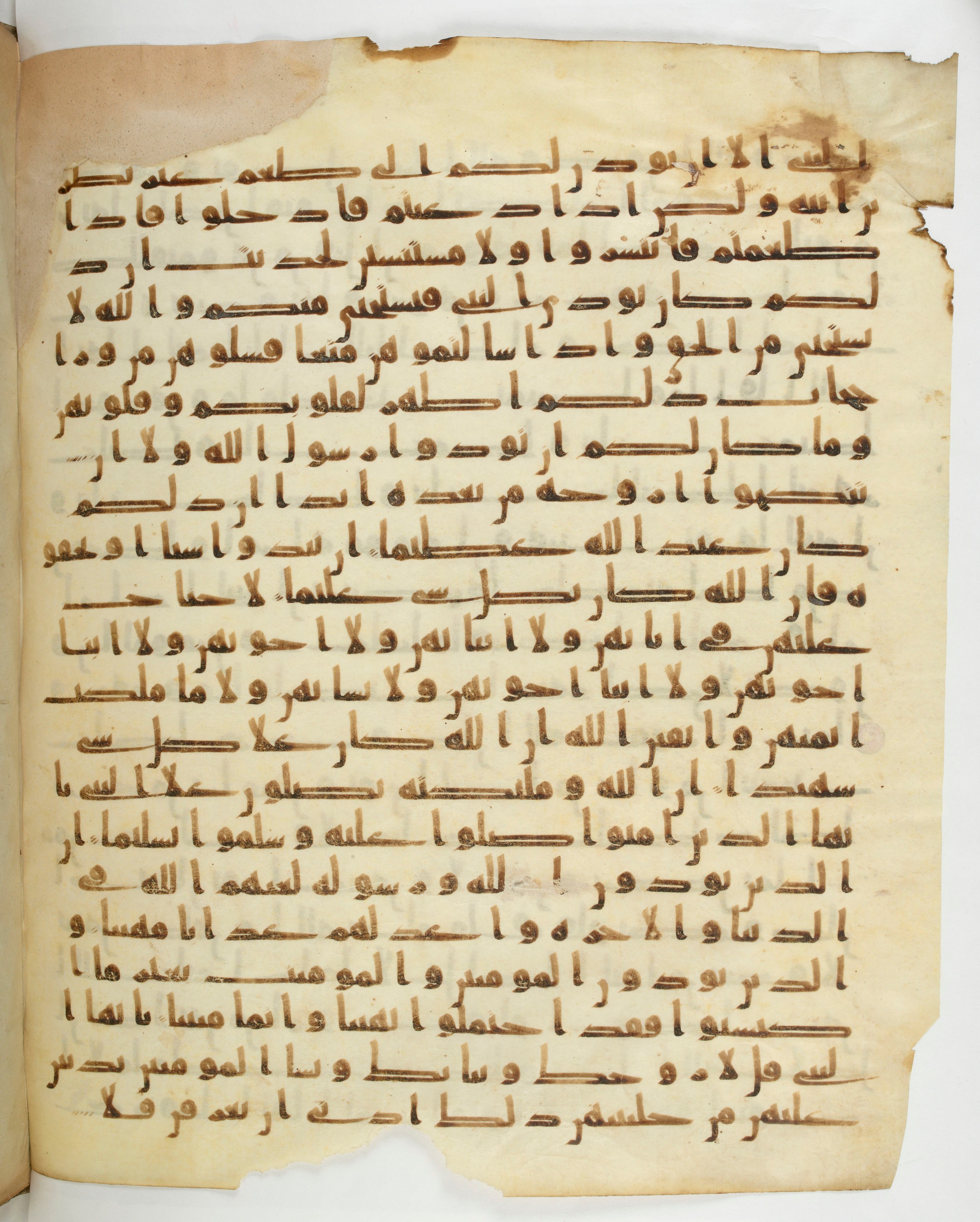 Paris, Bibliothèque nationale de France, Arabe 332 (Scan 1), in Kūfī type C.Ia (influenced by Ḥiǧāzī IV and Kūfī B.I) script, showing Surah 33:59 from 8th Century AD found in Fustat (Old Cairo), Egypt, currently housed at Bibliothèque nationale de France, Paris