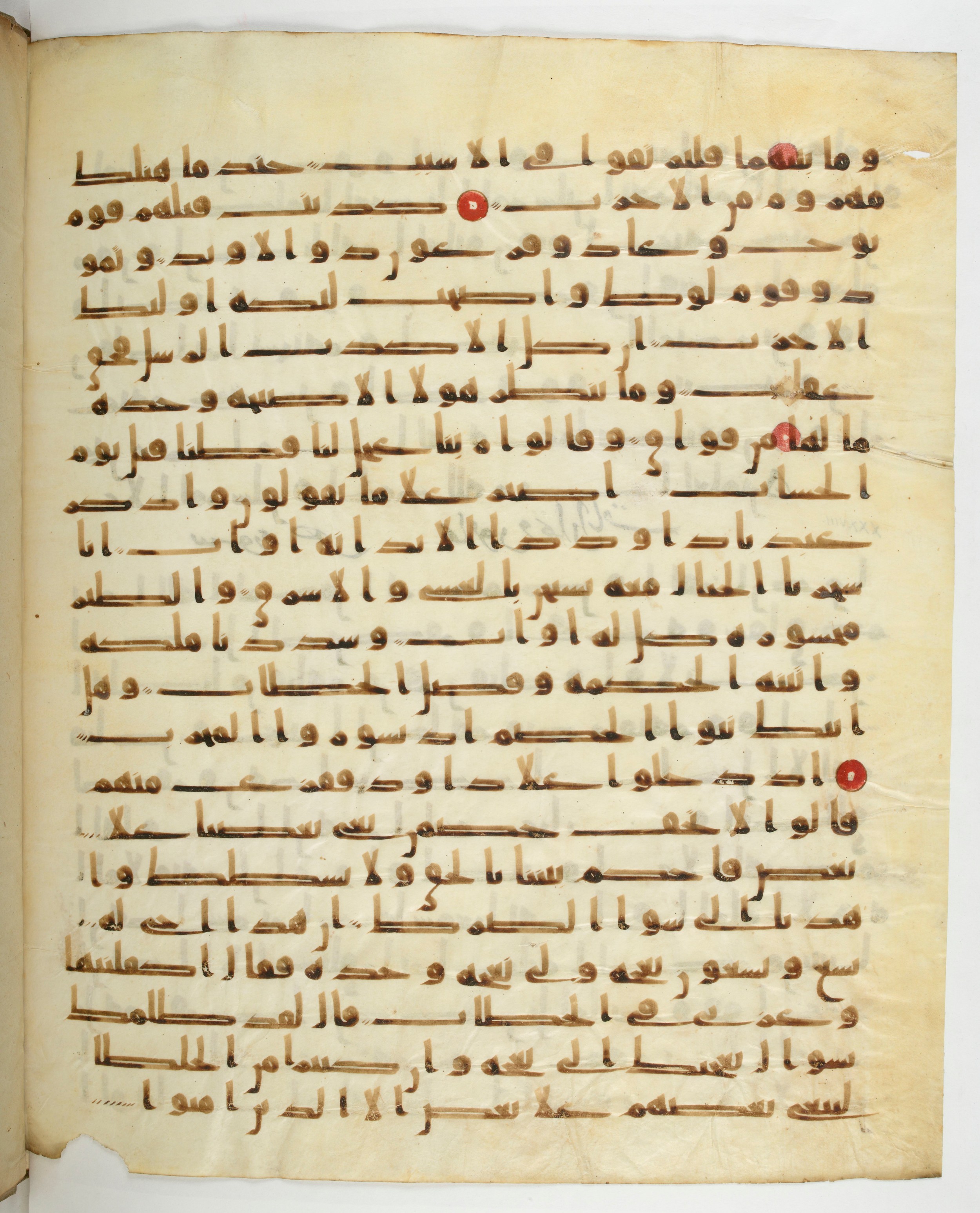 Paris, Bibliothèque nationale de France, Arabe 332, in Kūfī type C.Ia (influenced by Ḥiǧāzī IV and Kūfī B.I) script, showing Surah 38:21 from 8th Century AD found in Fustat (Old Cairo), Egypt, currently housed at Bibliothèque nationale de France, Paris