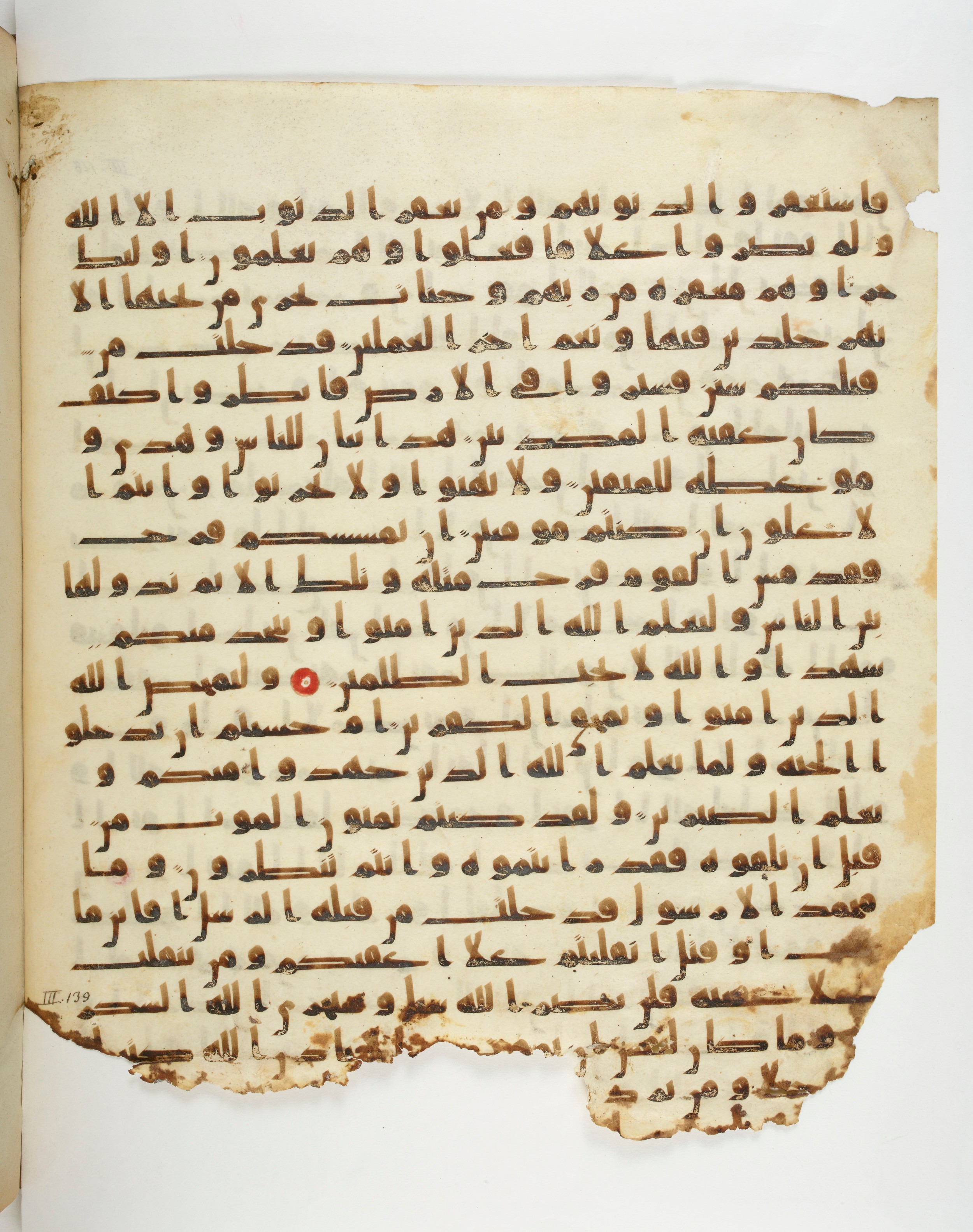 Paris, Bibliothèque nationale de France, Arabe 332 (Scan 2), in Kūfī type C.Ia (influenced by Ḥiǧāzī IV and Kūfī B.I) script, showing Surah 3:136 from 8th Century AD found in Fustat (Old Cairo), Egypt, currently housed at Bibliothèque nationale de France, Paris
