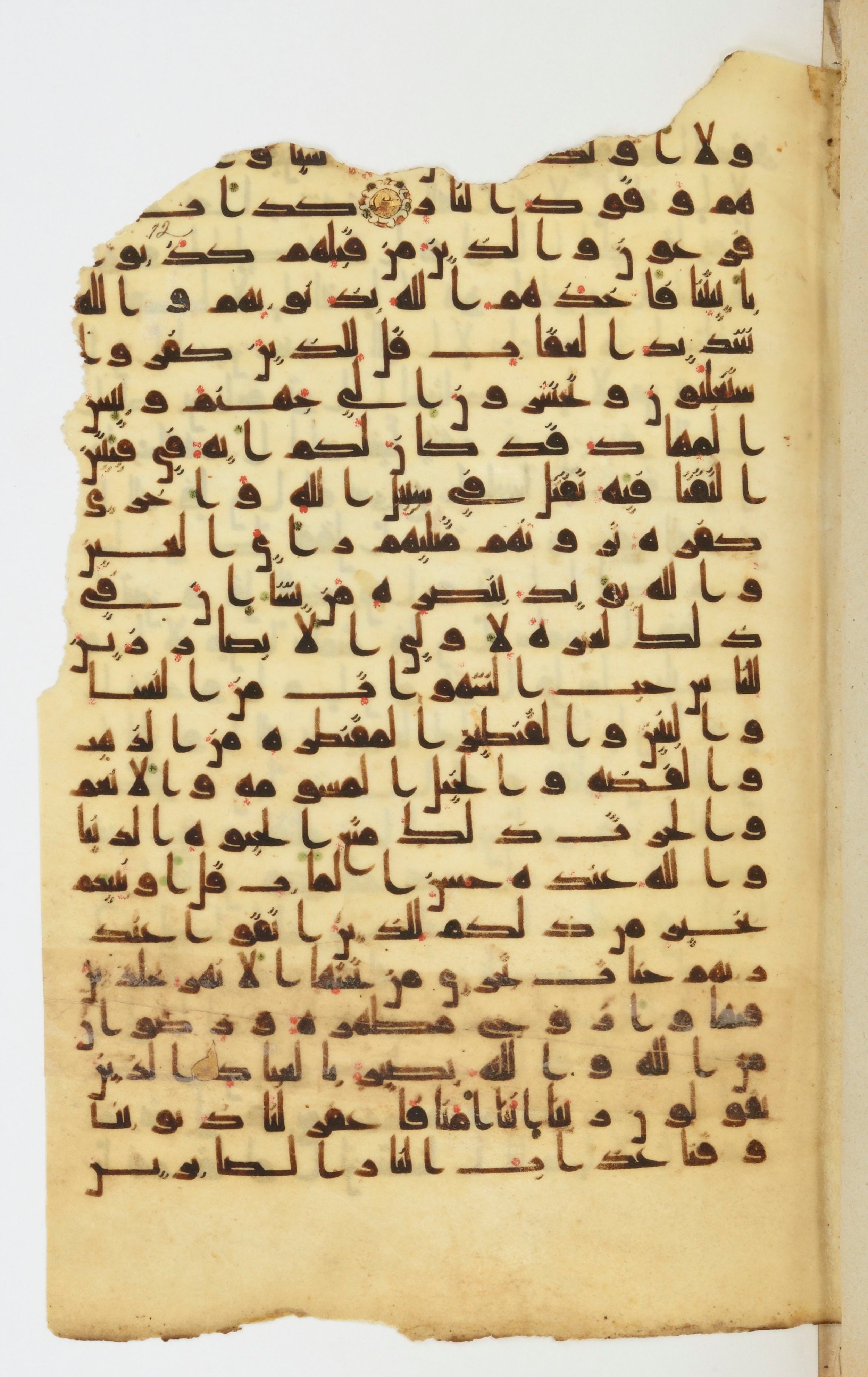 Bibliothèque nationale de France, Arabe 339, in Kufic D.I script, showing Surah 3:16 from 8th to 10th Century AD found in Fustat, Egypt, currently housed at Bibliothèque nationale de France, Paris