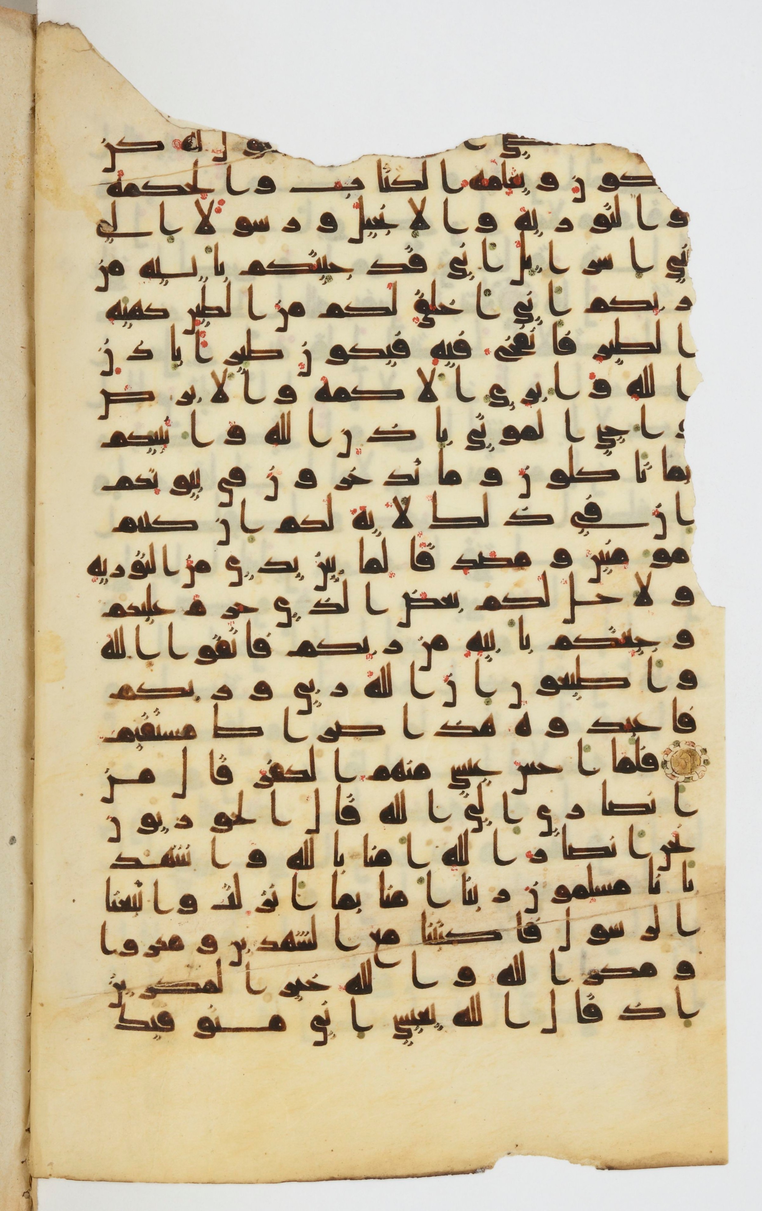 Bibliothèque nationale de France, Arabe 339, in Kufic D.I script, showing Surah 3:49 from 8th to 10th Century AD found in Fustat, Egypt, currently housed at Bibliothèque nationale de France, Paris