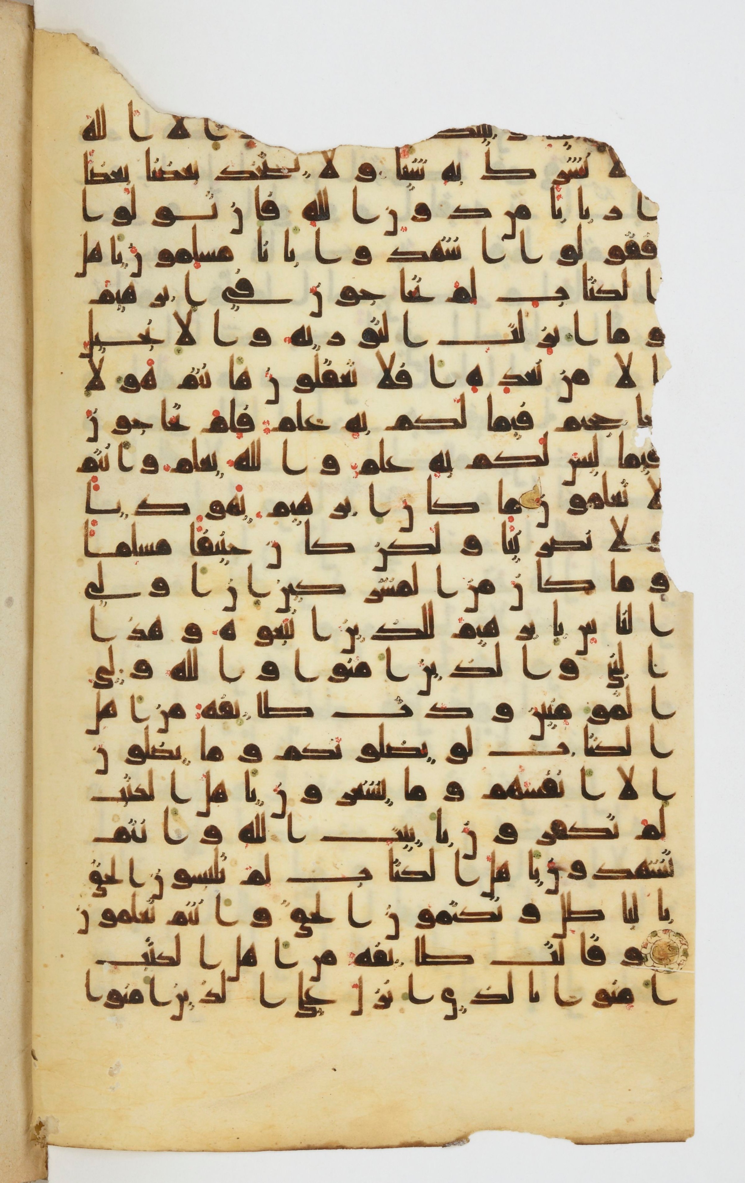 Bibliothèque nationale de France, Arabe 339, in Kufic D.I script, showing Surah 3:71 from 8th to 10th Century AD found in Fustat, Egypt, currently housed at Bibliothèque nationale de France, Paris