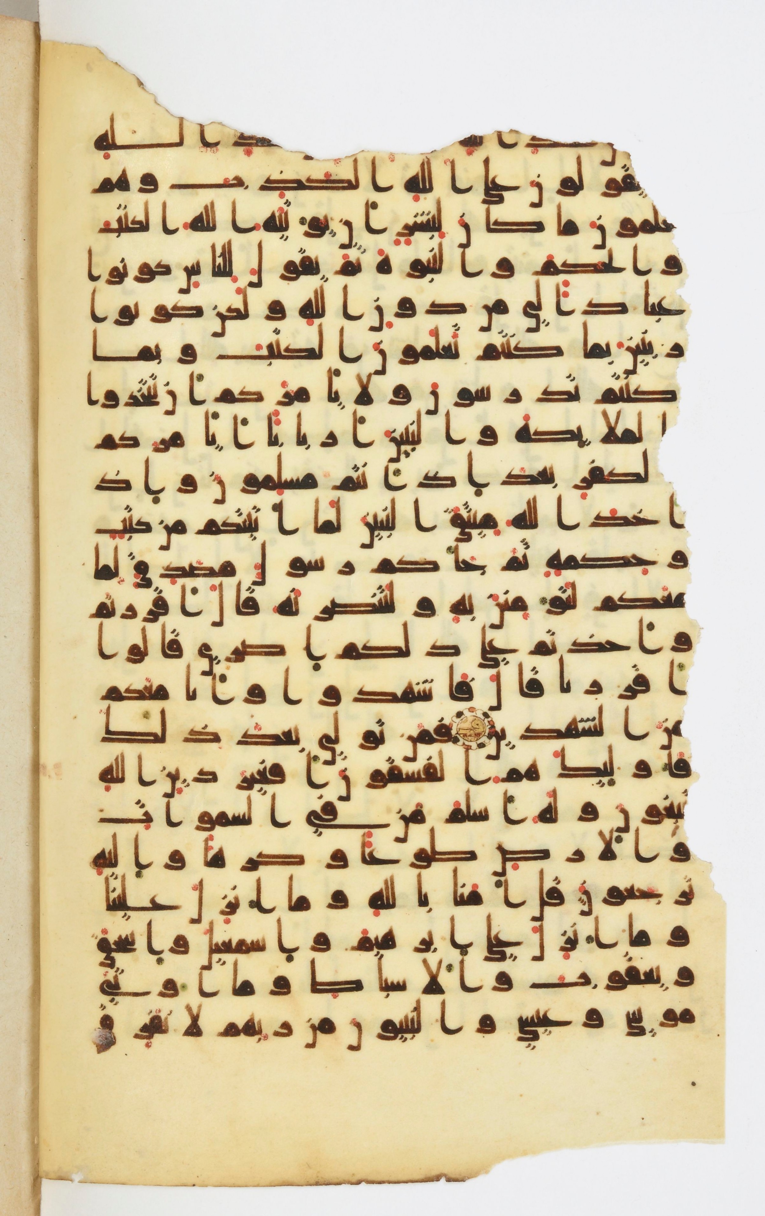 Bibliothèque nationale de France, Arabe 339, in Kufic D.I script, showing Surah 3:79 from 8th to 10th Century AD found in Fustat, Egypt, currently housed at Bibliothèque nationale de France, Paris