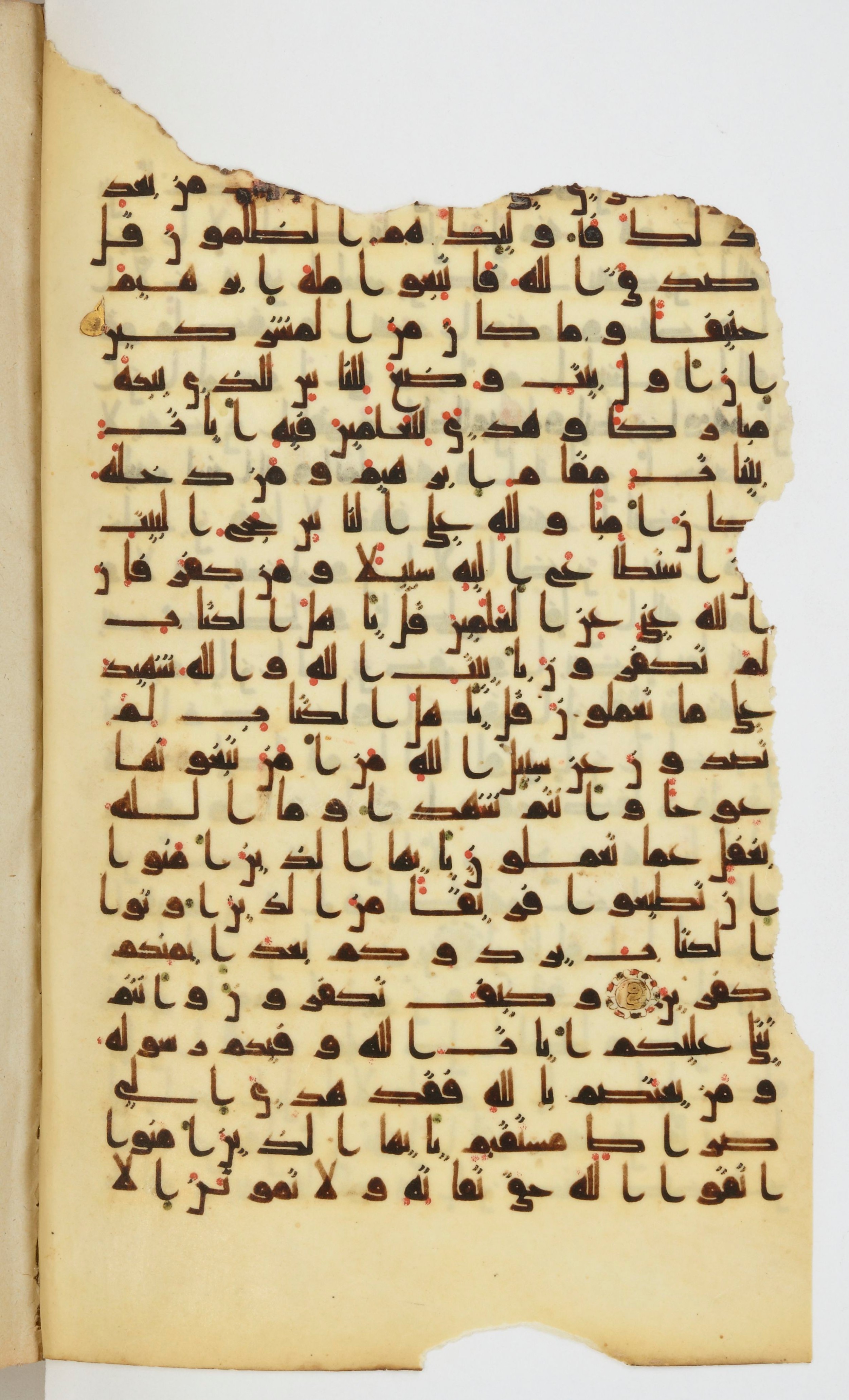 Bibliothèque nationale de France, Arabe 339, in Kufic D.I script, showing Surah 3:97 from 8th to 10th Century AD found in Fustat, Egypt, currently housed at Bibliothèque nationale de France, Paris