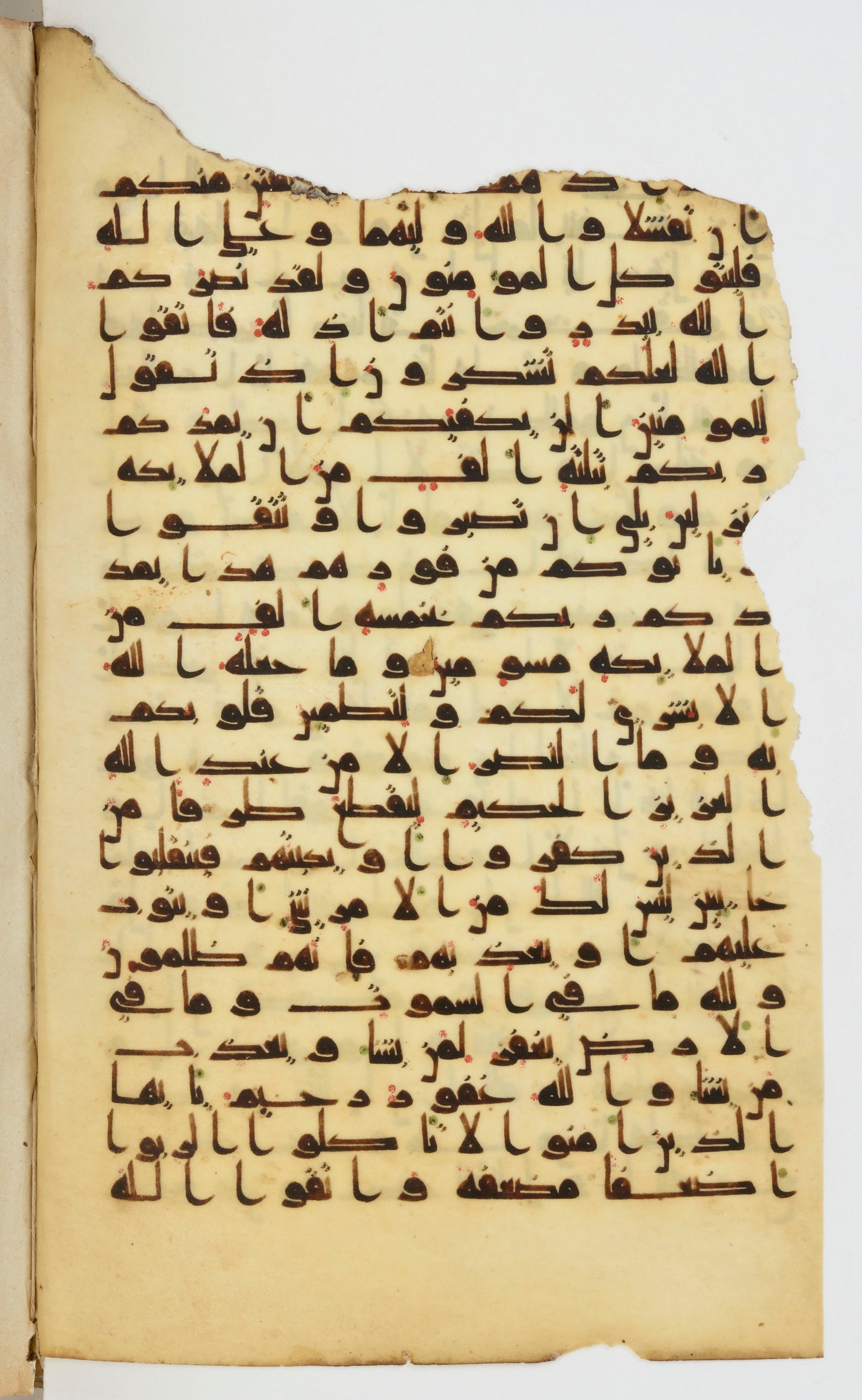 Bibliothèque nationale de France, Arabe 339, in Kufic D.I script, showing Surah 3:129 from 8th to 10th Century AD found in Fustat, Egypt, currently housed at Bibliothèque nationale de France, Paris
