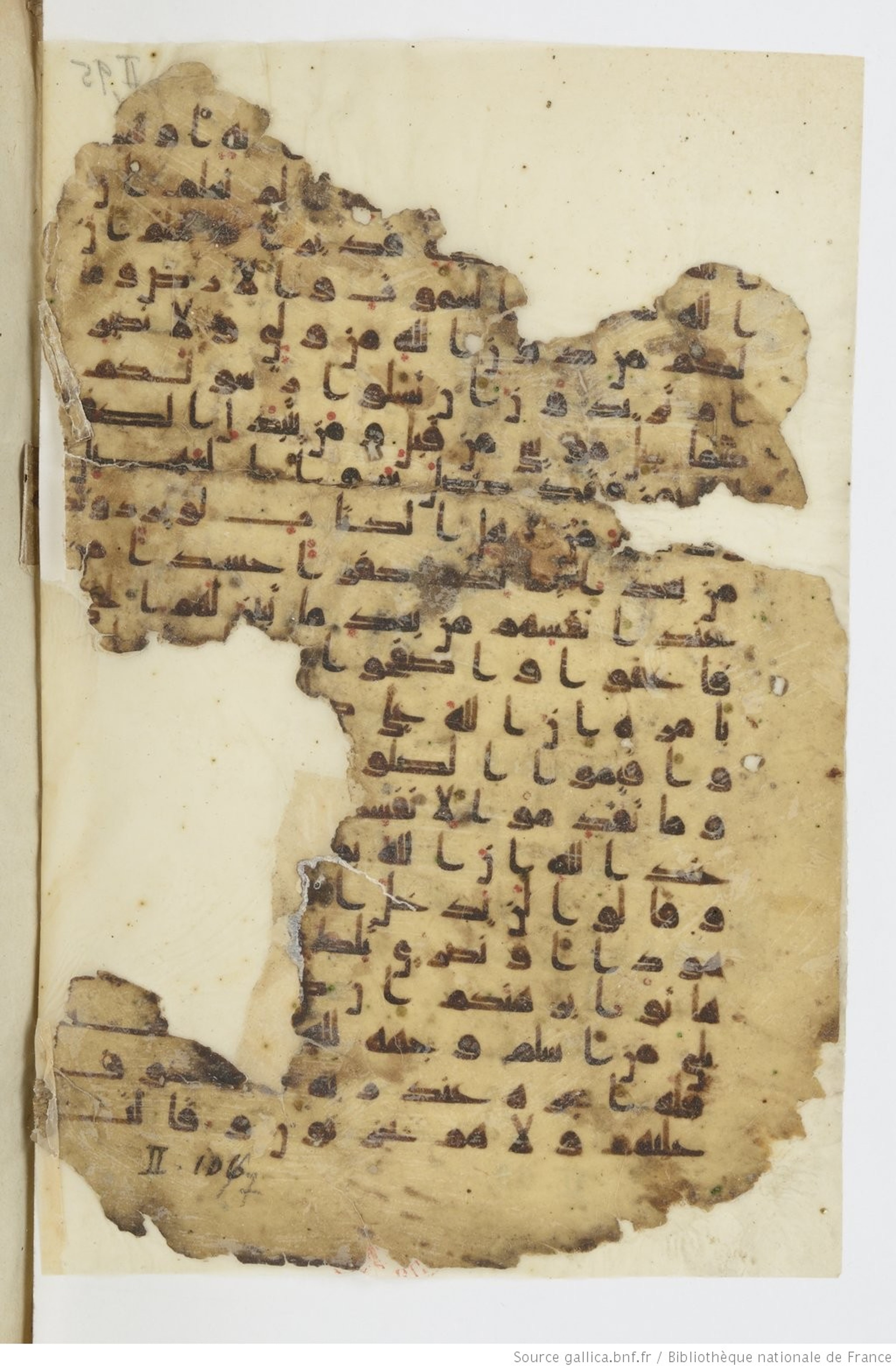 Bibliothèque nationale de France, Arabe 339, in Kufic D.I script, showing Surah 2:113 from 8th to 10th Century AD found in Fustat, Egypt, currently housed at Bibliothèque nationale de France, Paris