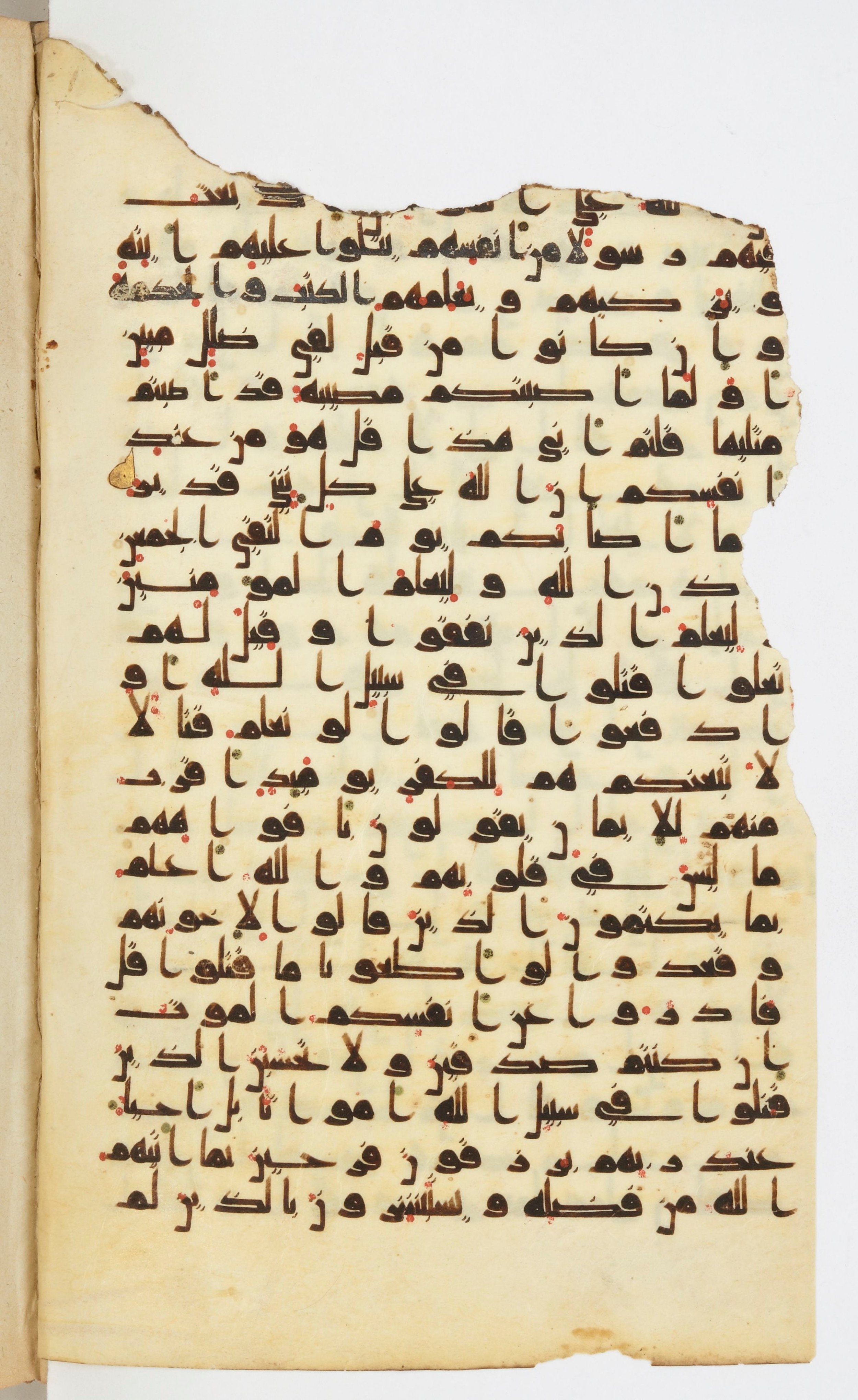 Bibliothèque nationale de France, Arabe 339, in Kufic D.I script, showing Surah 3:166 from 8th to 10th Century AD found in Fustat, Egypt, currently housed at Bibliothèque nationale de France, Paris