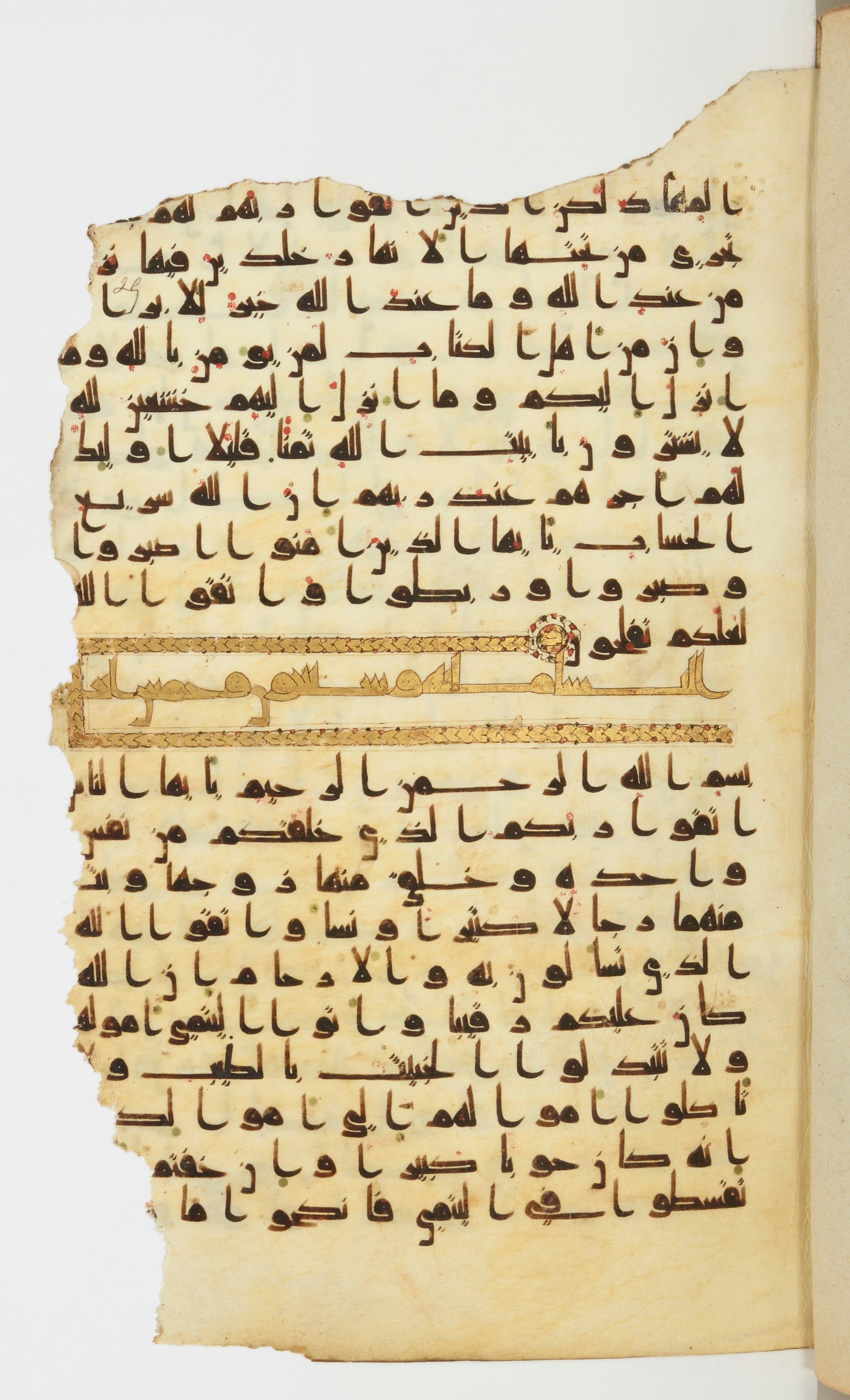 Bibliothèque nationale de France, Arabe 339, in Kufic D.I script, showing Surah 4:1 from 8th to 10th Century AD found in Fustat, Egypt, currently housed at Bibliothèque nationale de France, Paris