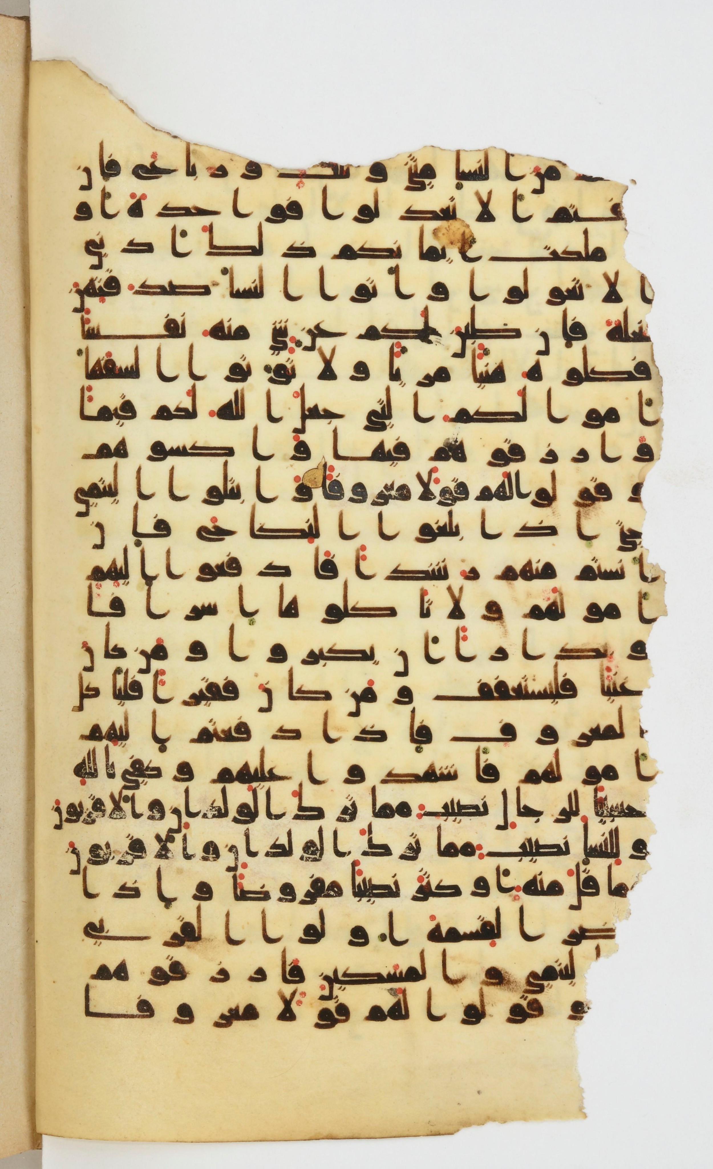 Bibliothèque nationale de France, Arabe 339, in Kufic D.I script, showing Surah 4:7 from 8th to 10th Century AD found in Fustat, Egypt, currently housed at Bibliothèque nationale de France, Paris