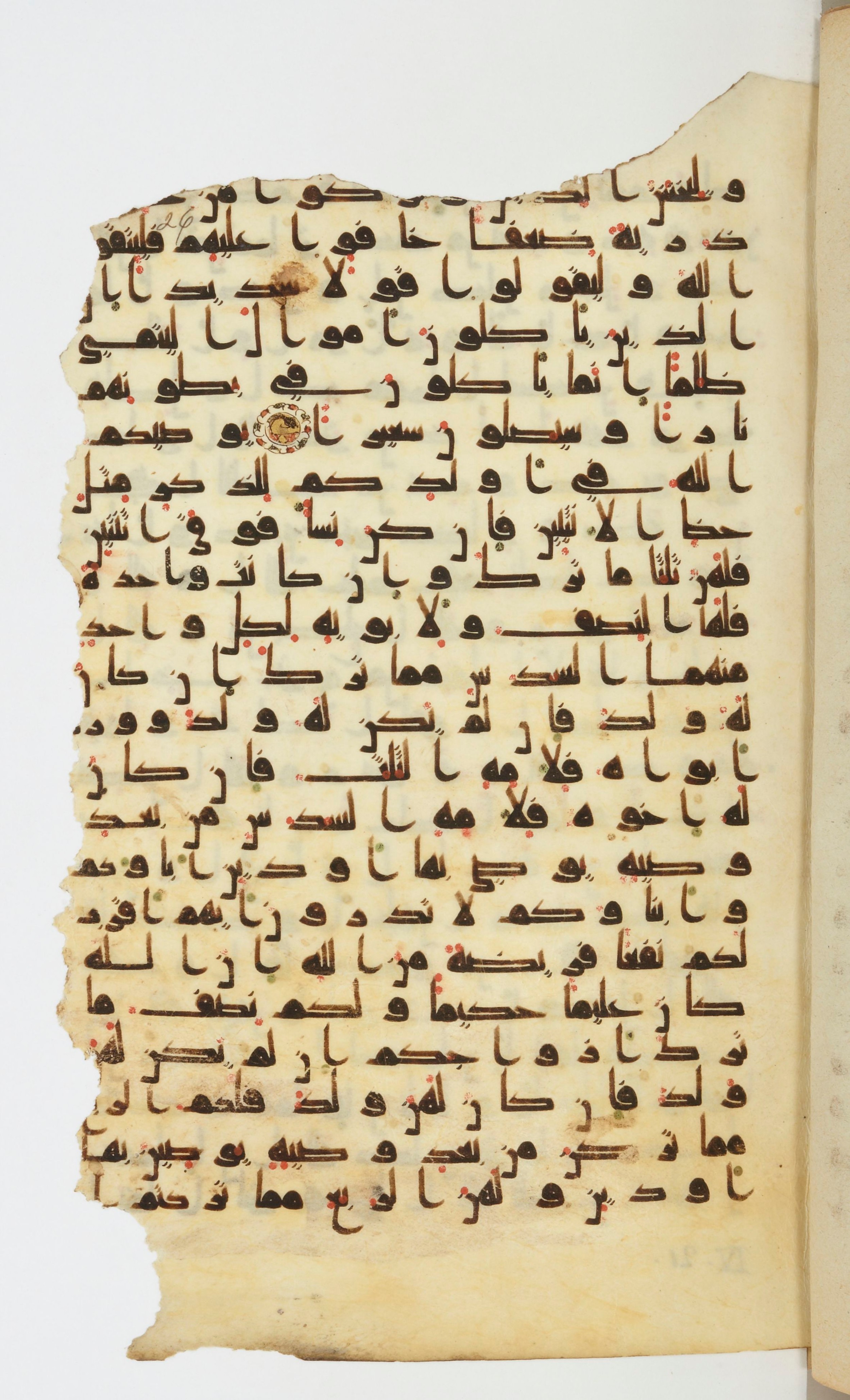 Bibliothèque nationale de France, Arabe 339 (Scan 1), in Kufic D.I script, showing Surah 4:12 from 8th to 10th Century AD found in Fustat, Egypt, currently housed at Bibliothèque nationale de France, Paris