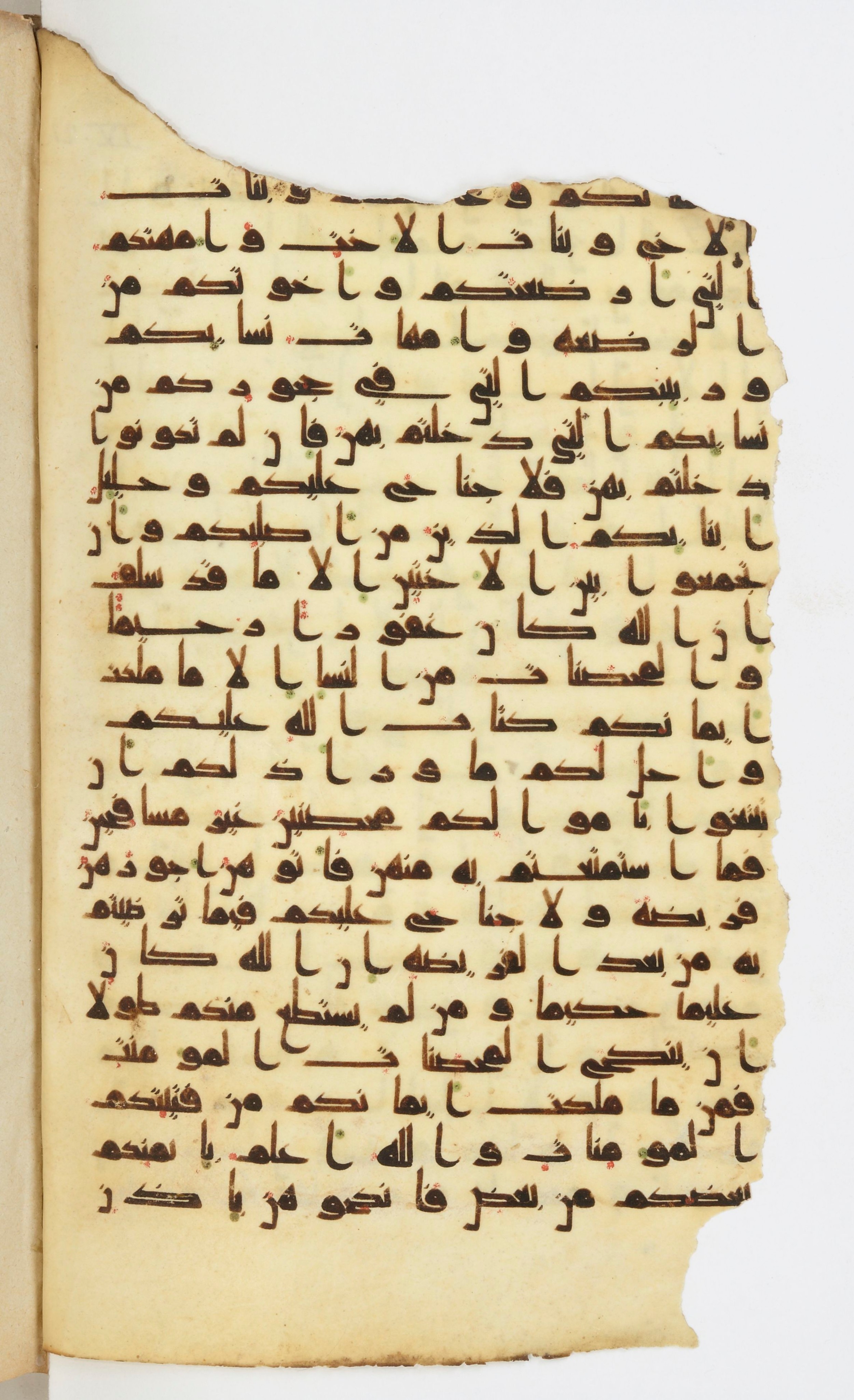 Bibliothèque nationale de France, Arabe 339 (Scan 1), in Kufic D.I script, showing Surah 4:25 from 8th to 10th Century AD found in Fustat, Egypt, currently housed at Bibliothèque nationale de France, Paris