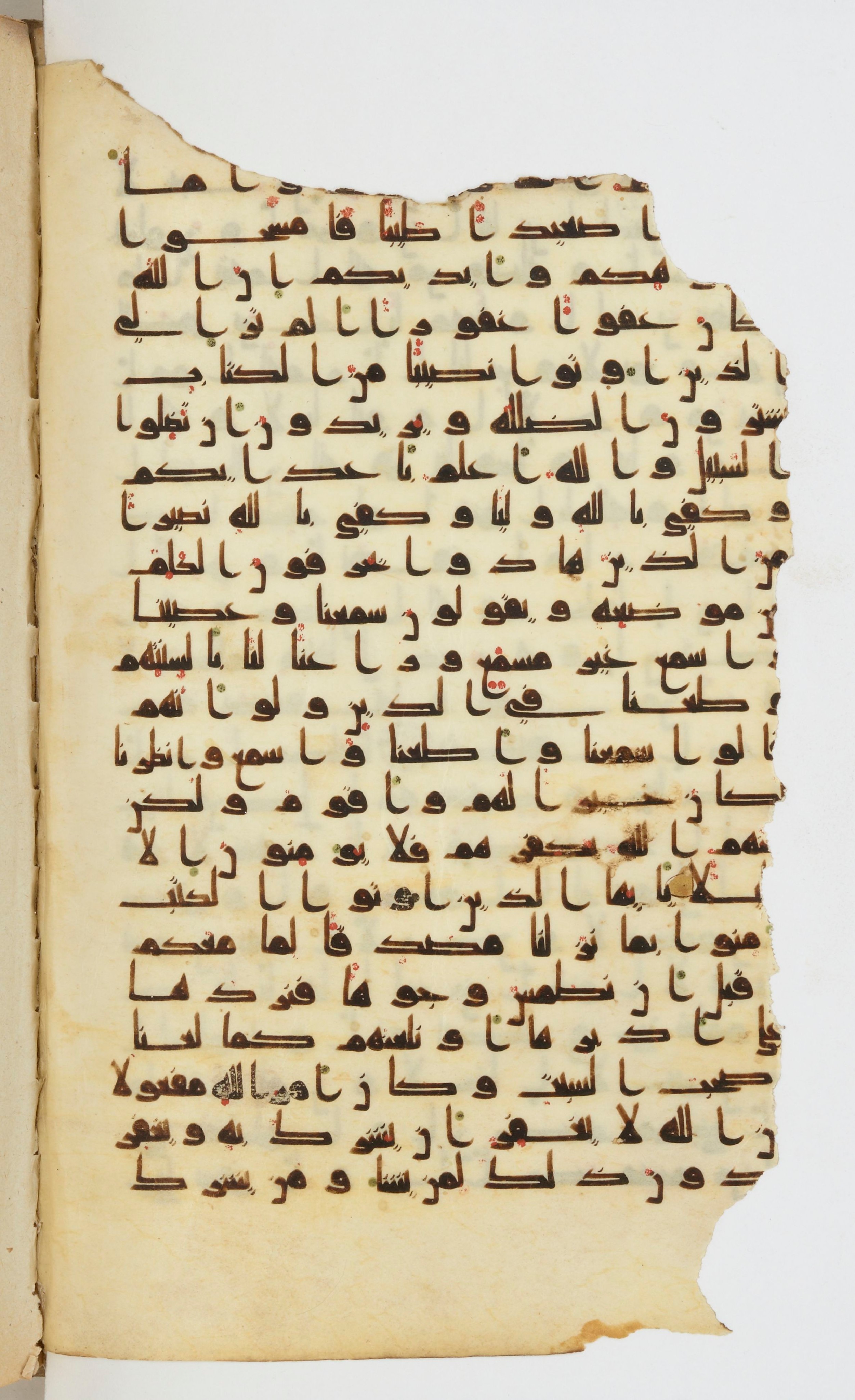 Bibliothèque nationale de France, Arabe 339, in Kufic D.I script, showing Surah 4:44 from 8th to 10th Century AD found in Fustat, Egypt, currently housed at Bibliothèque nationale de France, Paris