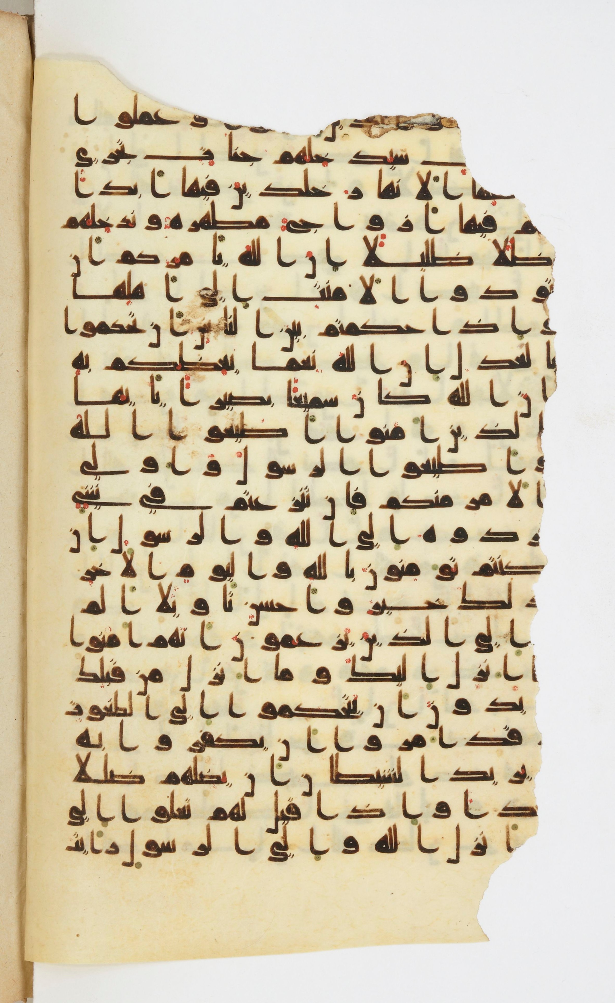 Bibliothèque nationale de France, Arabe 339, in Kufic D.I script, showing Surah 4:57 from 8th to 10th Century AD found in Fustat, Egypt, currently housed at Bibliothèque nationale de France, Paris