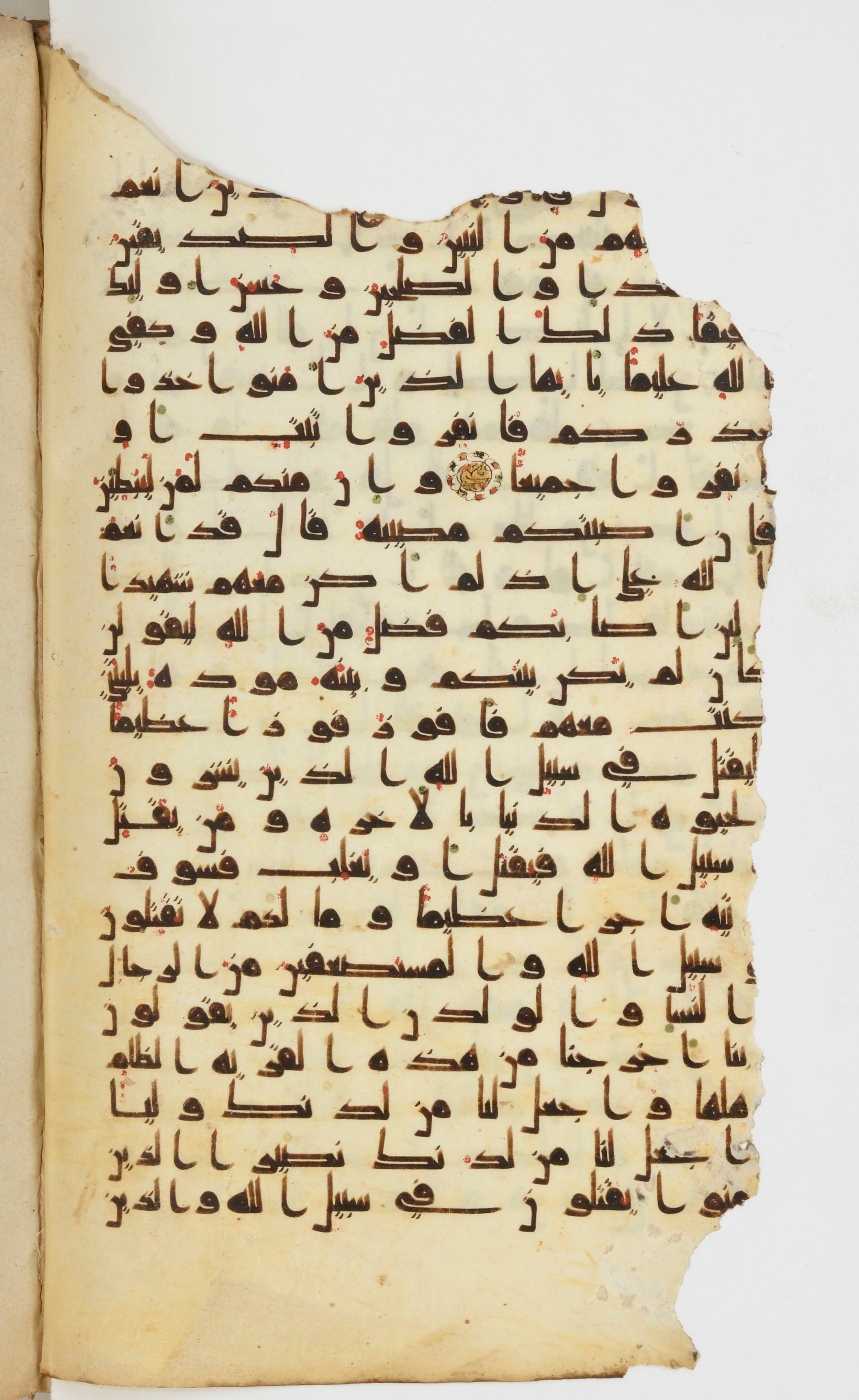 Bibliothèque nationale de France, Arabe 339, in Kufic D.I script, showing Surah 4:71 from 8th to 10th Century AD found in Fustat, Egypt, currently housed at Bibliothèque nationale de France, Paris