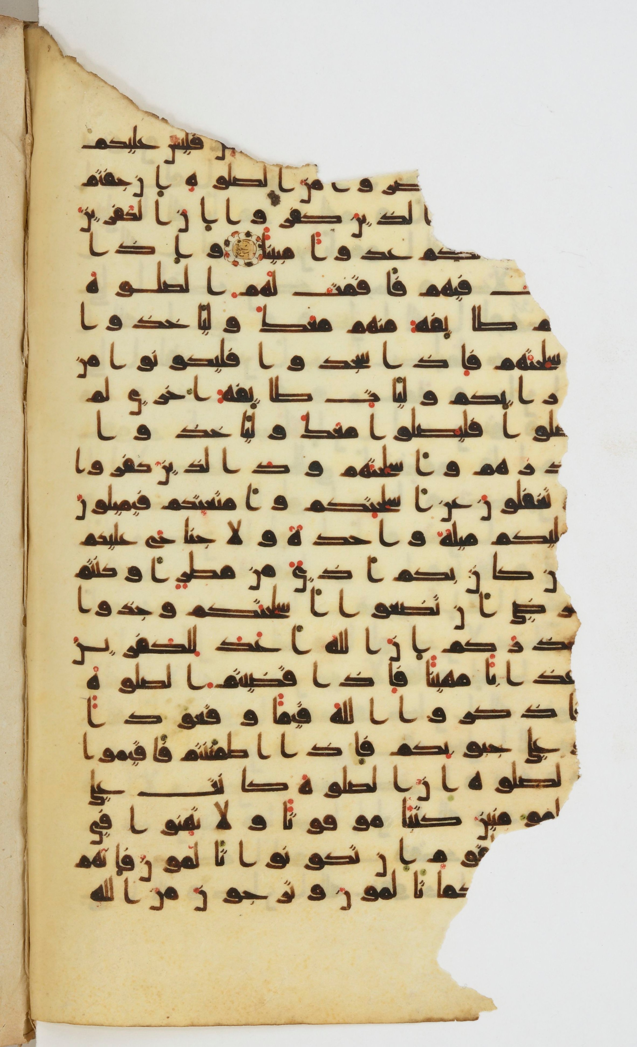 Bibliothèque nationale de France, Arabe 339, in Kufic D.I script, showing Surah 4:103 from 8th to 10th Century AD found in Fustat, Egypt, currently housed at Bibliothèque nationale de France, Paris