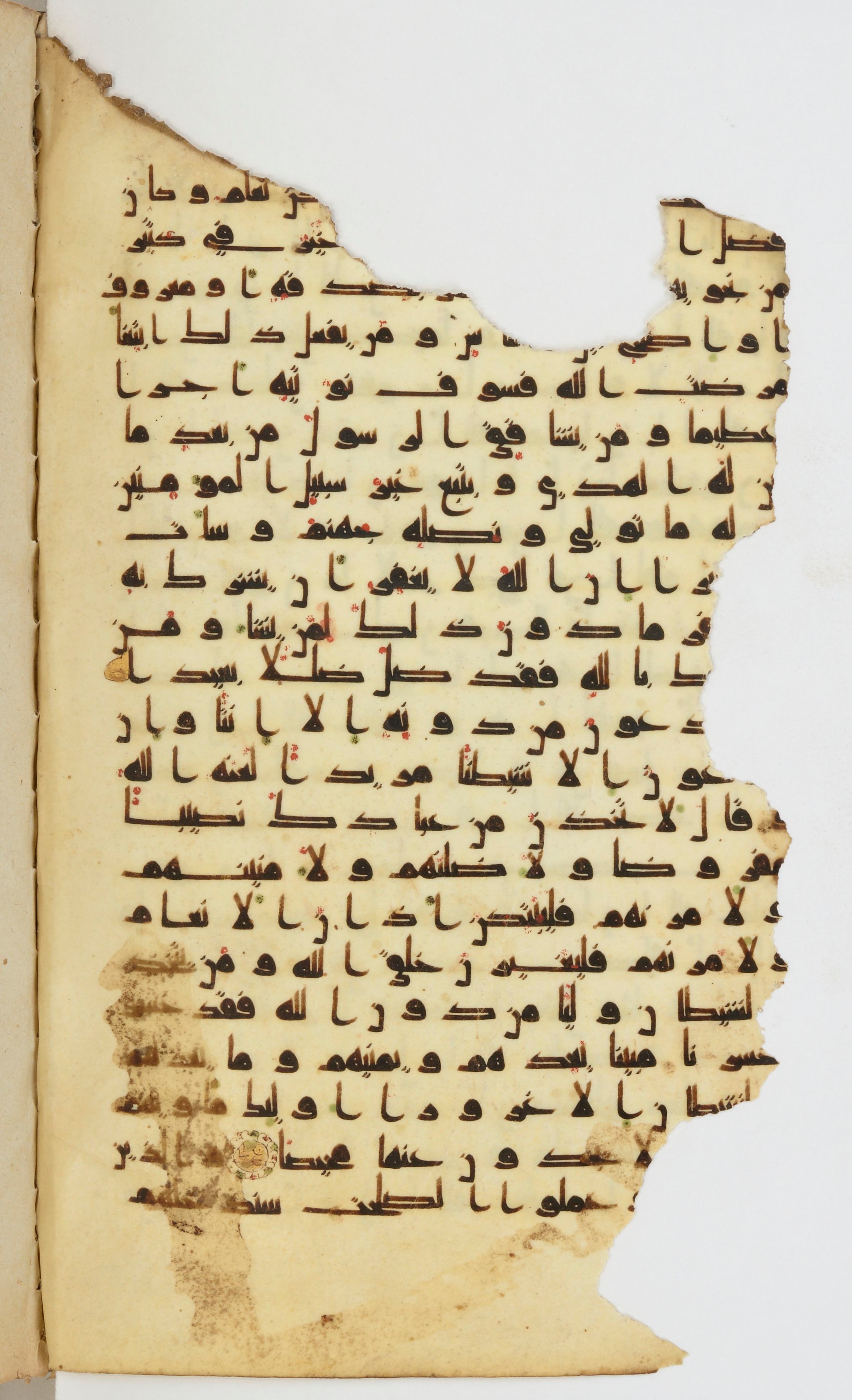Bibliothèque nationale de France, Arabe 339, in Kufic D.I script, showing Surah 4:116 from 8th to 10th Century AD found in Fustat, Egypt, currently housed at Bibliothèque nationale de France, Paris
