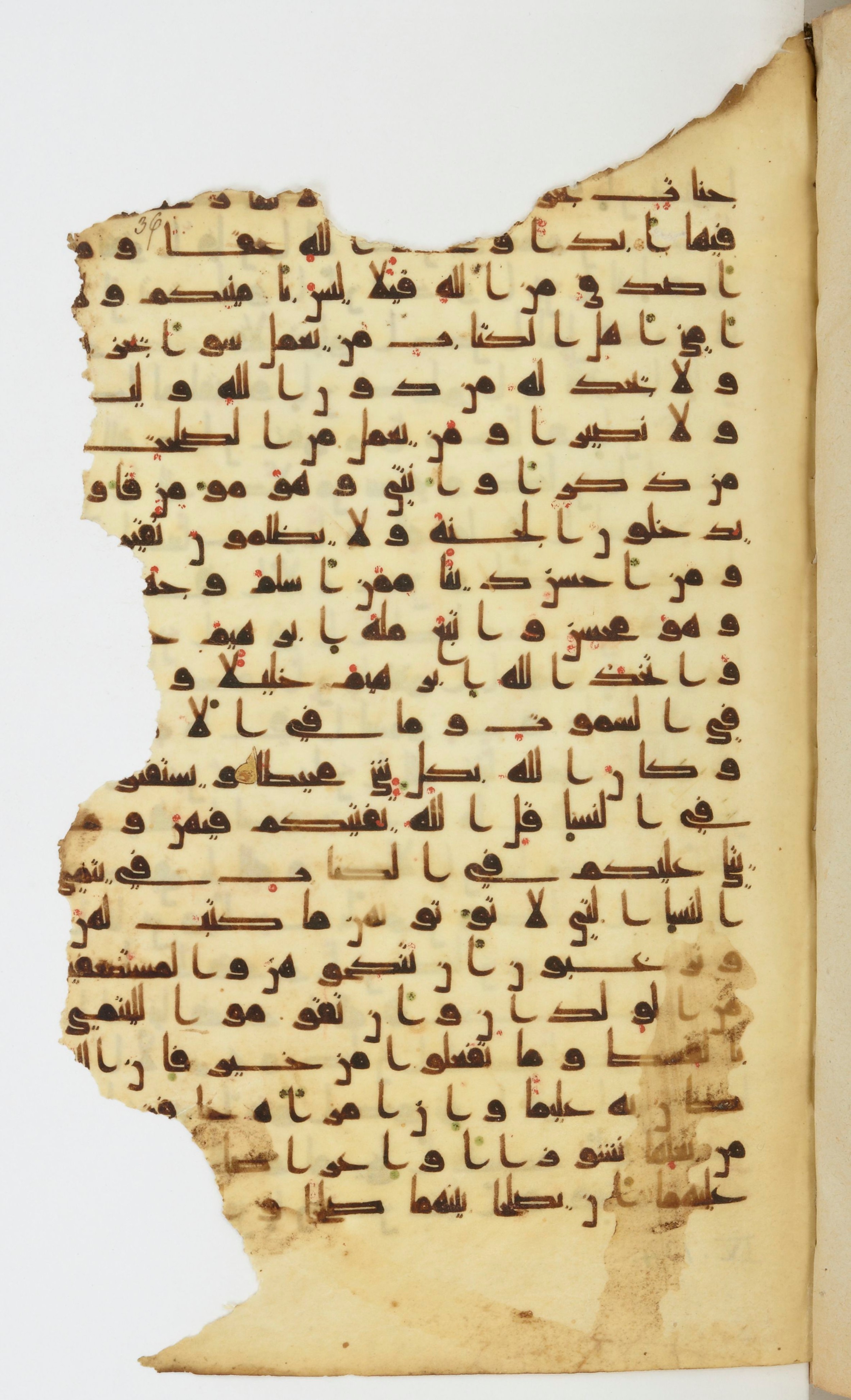 Bibliothèque nationale de France, Arabe 339, in Kufic D.I script, showing Surah 4:124 from 8th to 10th Century AD found in Fustat, Egypt, currently housed at Bibliothèque nationale de France, Paris
