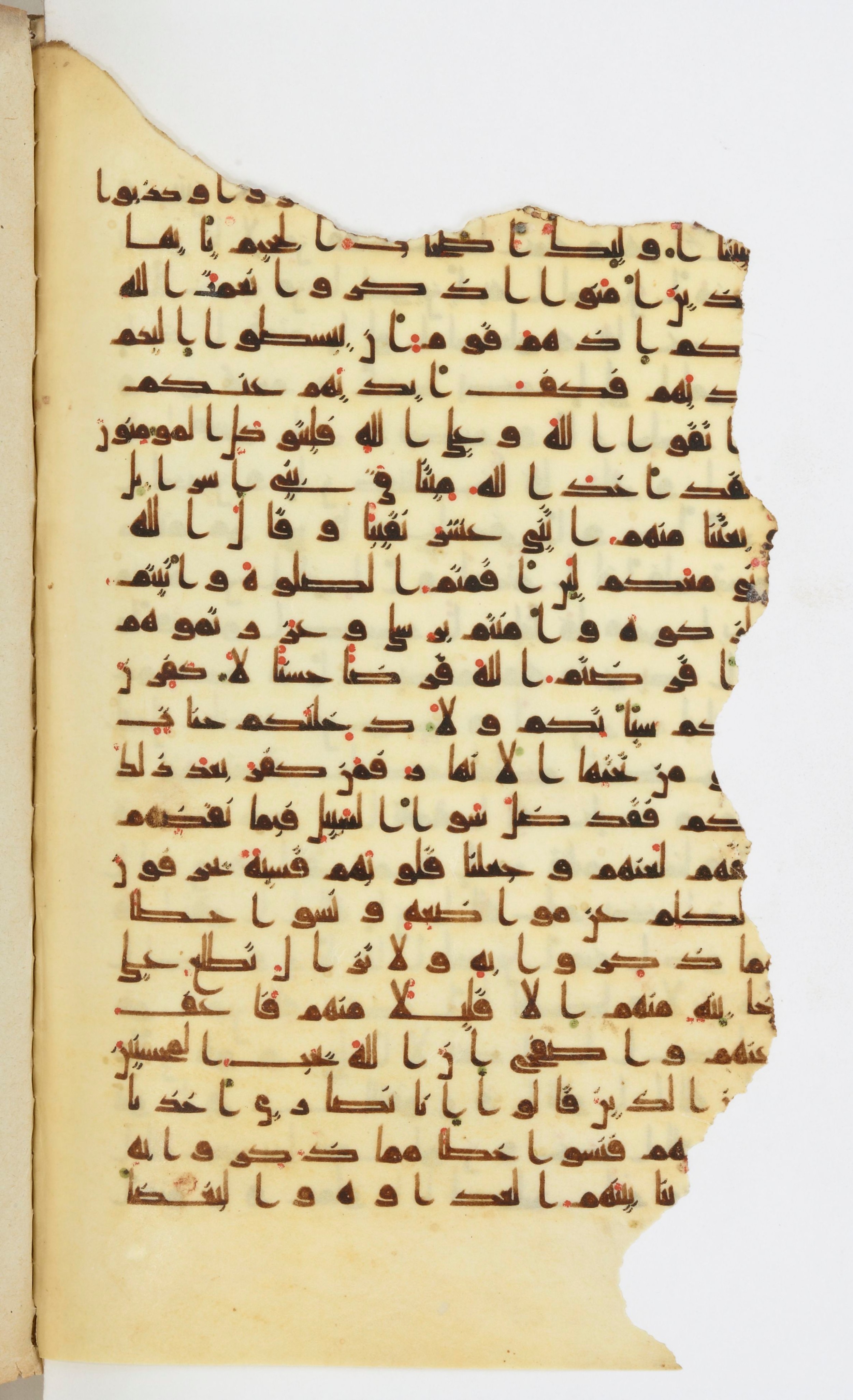 Bibliothèque nationale de France, Arabe 339, in Kufic D.I script, showing Surah 5:10 from 8th to 10th Century AD found in Fustat, Egypt, currently housed at Bibliothèque nationale de France, Paris