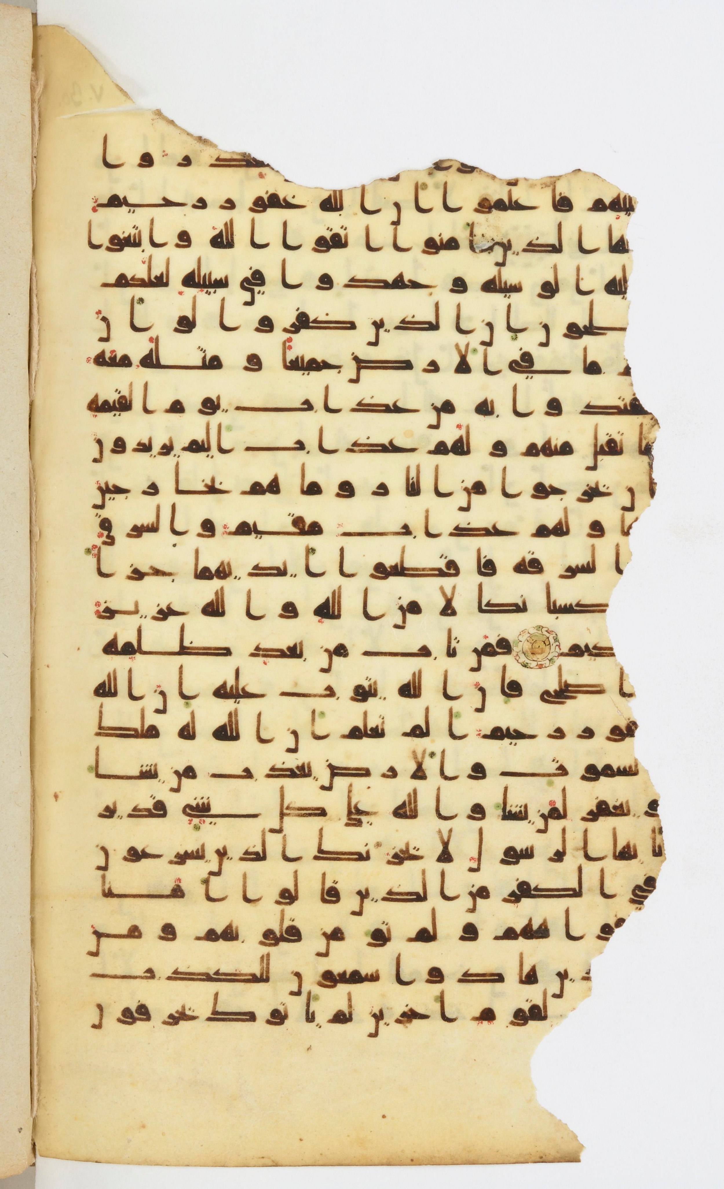 Bibliothèque nationale de France, Arabe 339, in Kufic D.I script, showing Surah 5:39 from 8th to 10th Century AD found in Fustat, Egypt, currently housed at Bibliothèque nationale de France, Paris