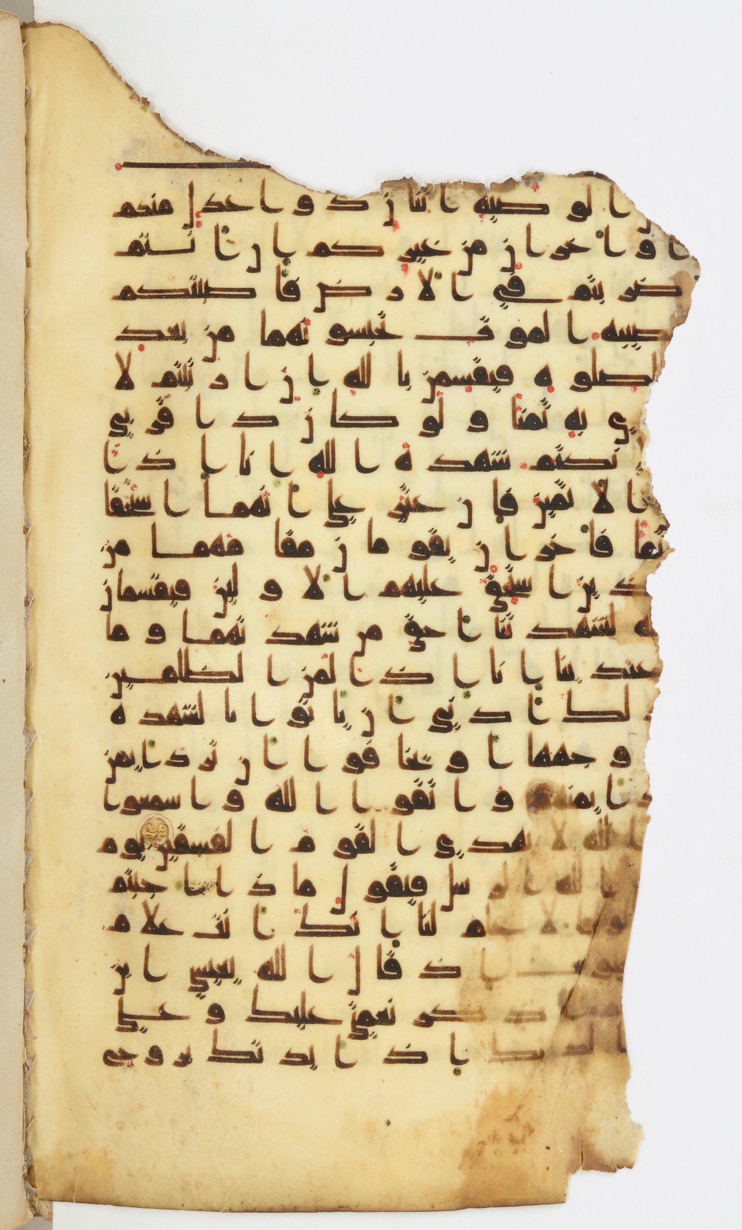 Bibliothèque nationale de France, Arabe 339 (Scan 1), in Kufic D.I script, showing Surah 5:110 from 8th to 10th Century AD found in Fustat, Egypt, currently housed at Bibliothèque nationale de France, Paris