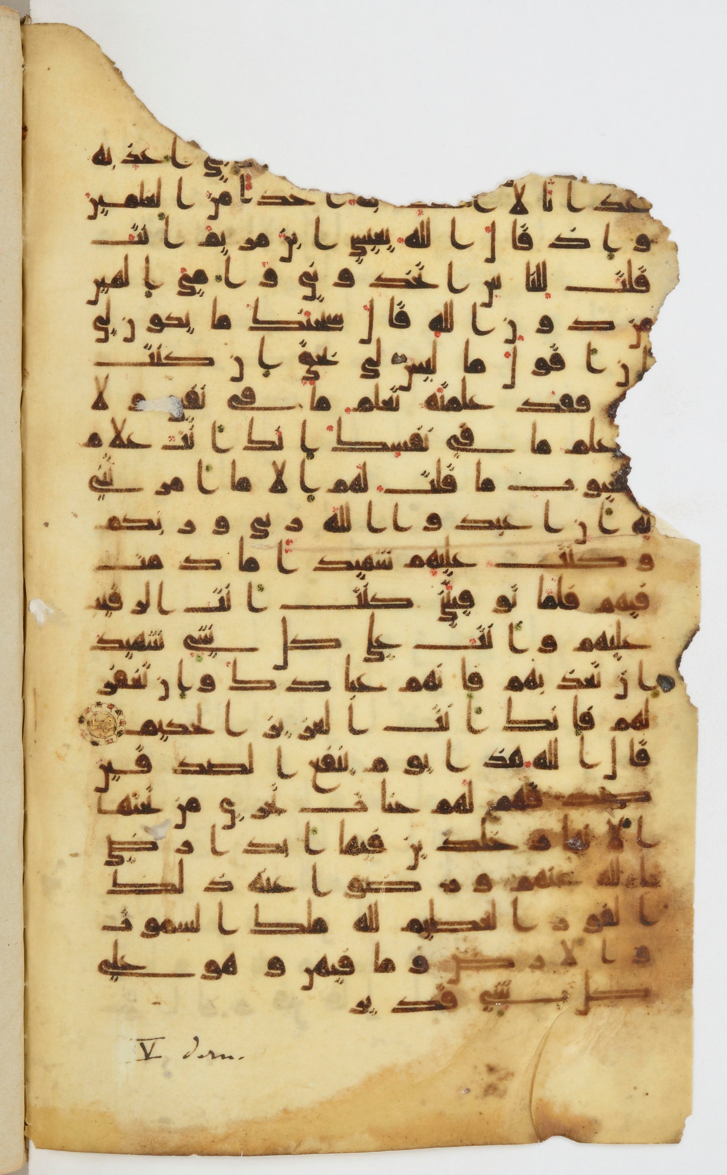 Bibliothèque nationale de France, Arabe 339, in Kufic D.I script, showing Surah 5:116 from 8th to 10th Century AD found in Fustat, Egypt, currently housed at Bibliothèque nationale de France, Paris