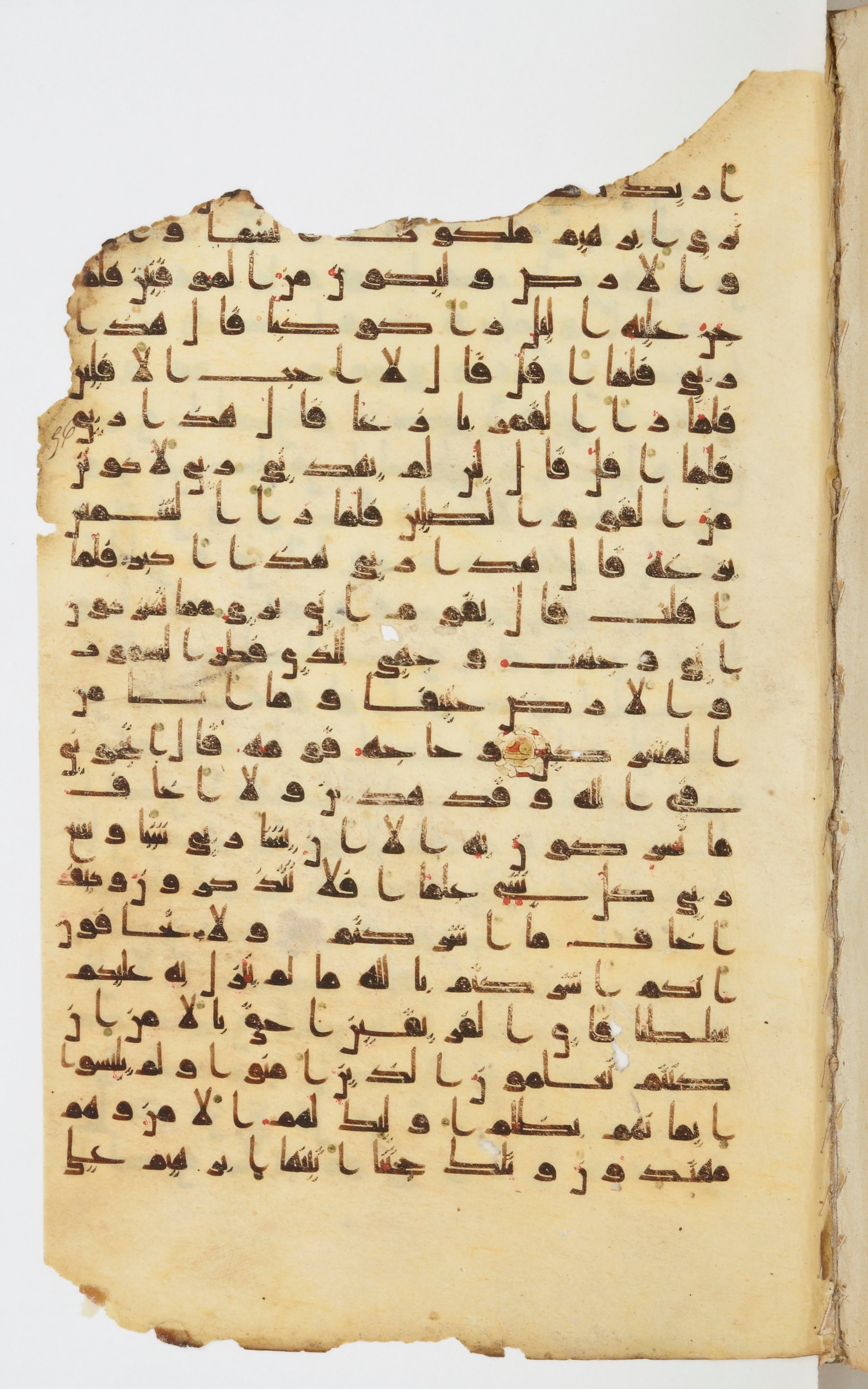 Bibliothèque nationale de France, Arabe 339 (Scan 1), in Kufic D.I script, showing Surah 6:83 from 8th to 10th Century AD found in Fustat, Egypt, currently housed at Bibliothèque nationale de France, Paris
