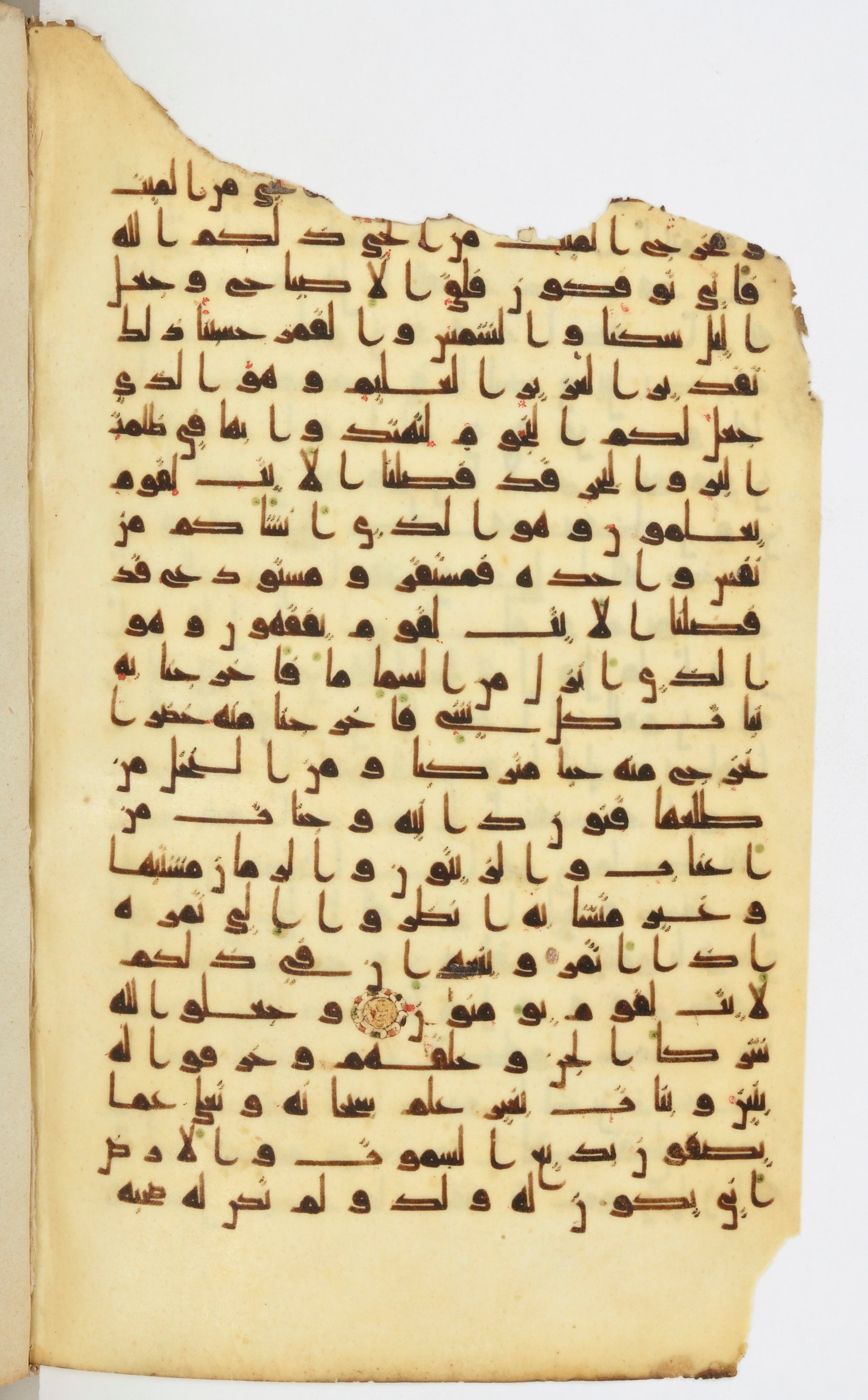 Bibliothèque nationale de France, Arabe 339 (Scan 2), in Kufic D.I script, showing Surah 6:95 from 8th to 10th Century AD found in Fustat, Egypt, currently housed at Bibliothèque nationale de France, Paris