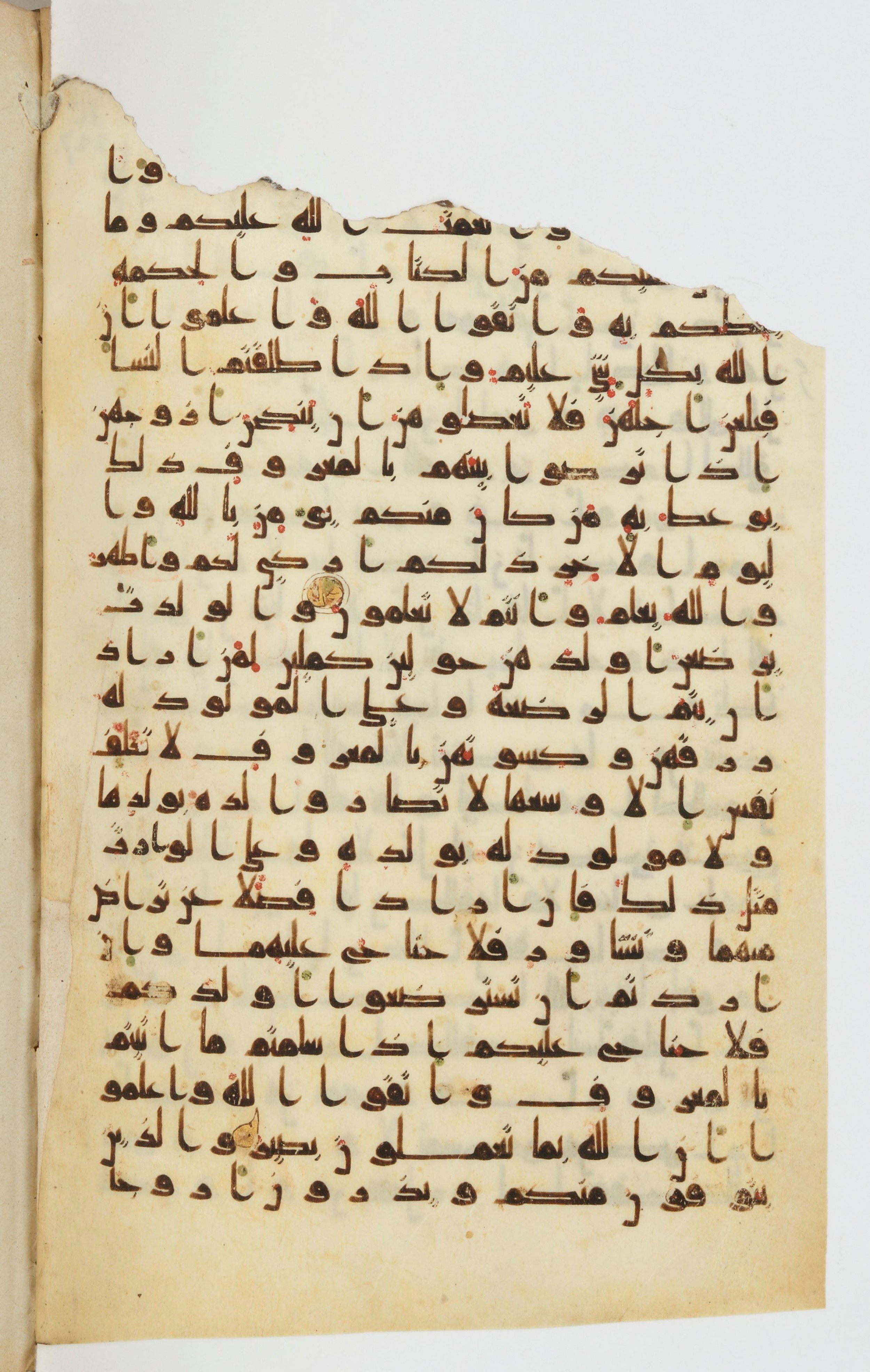 Bibliothèque nationale de France, Arabe 339, in Kufic D.I script, showing Surah 2:232 from 8th to 10th Century AD found in Fustat, Egypt, currently housed at Bibliothèque nationale de France, Paris