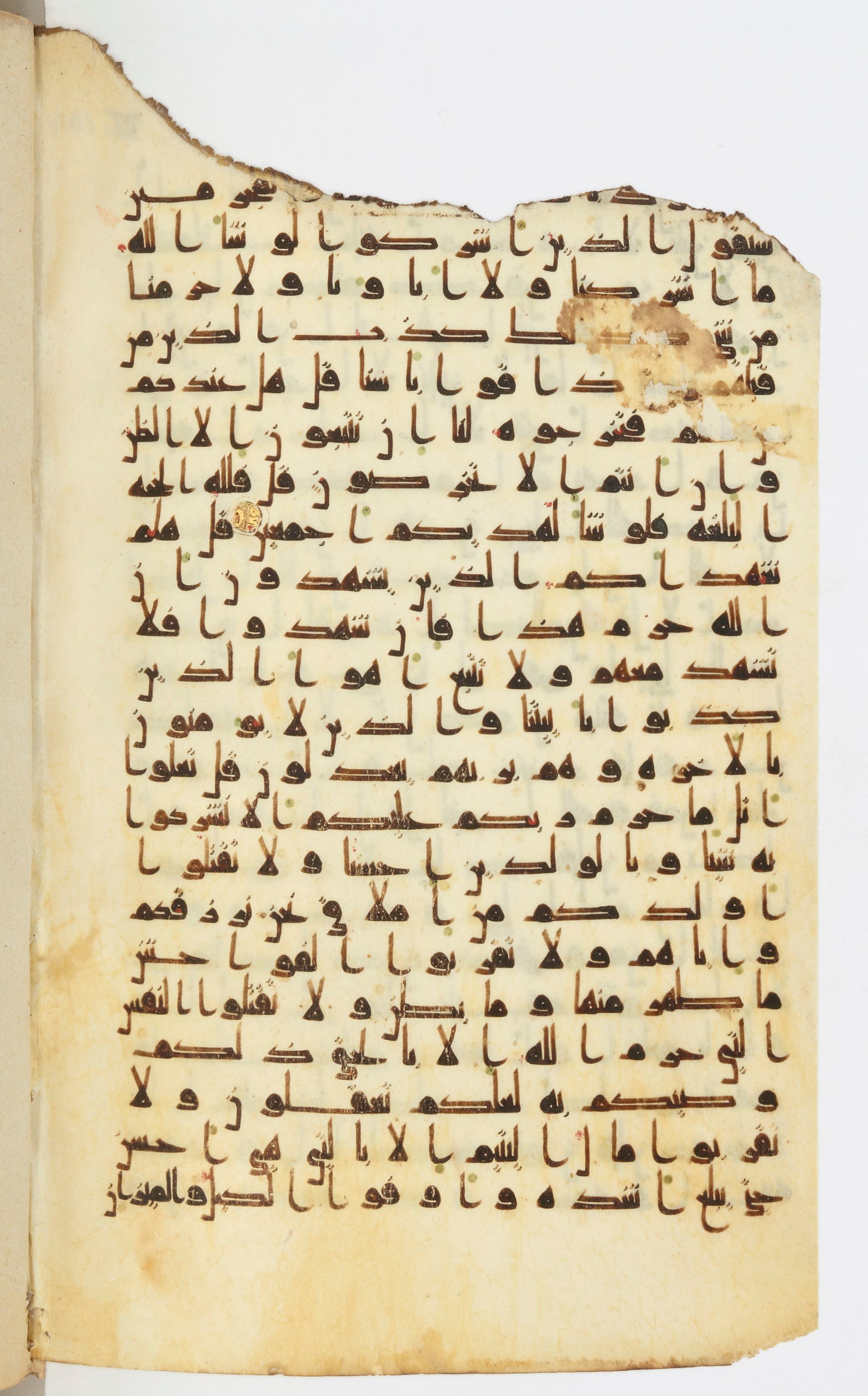Bibliothèque nationale de France, Arabe 339 (Scan 2), in Kufic D.I script, showing Surah 6:147 from 8th to 10th Century AD found in Fustat, Egypt, currently housed at Bibliothèque nationale de France, Paris