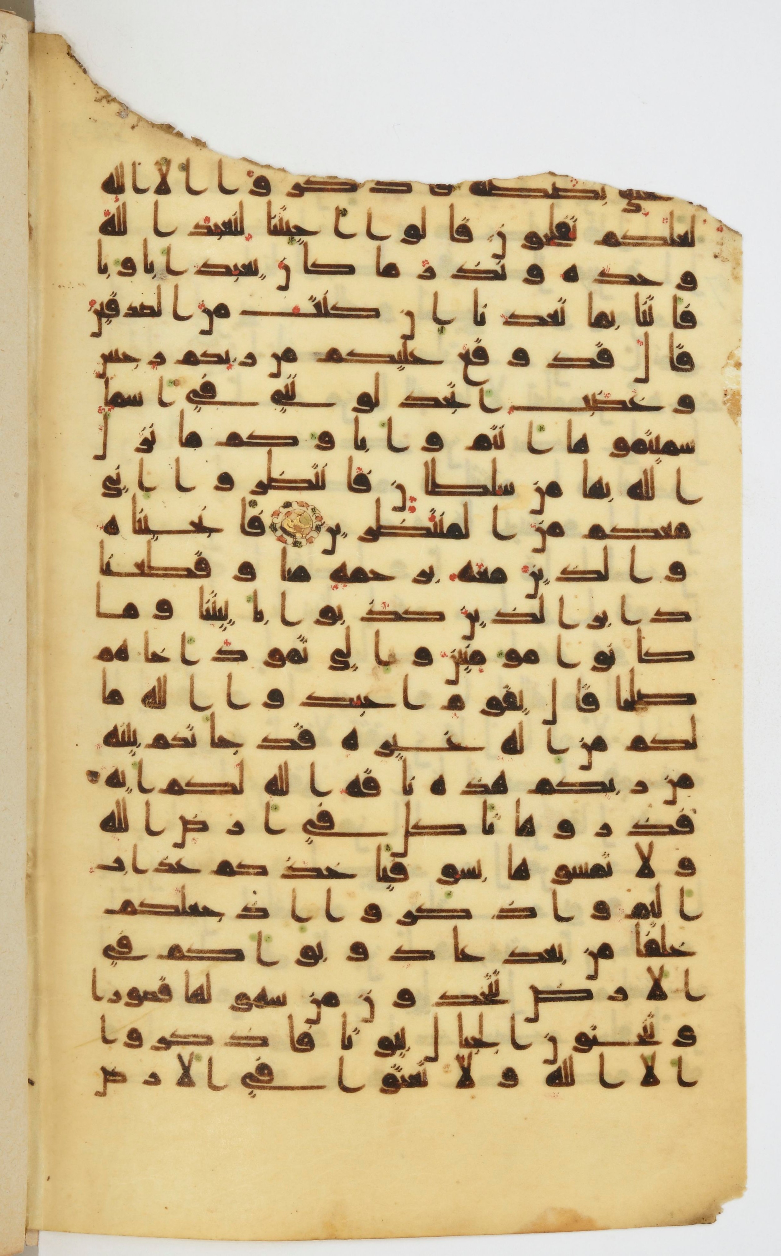 Bibliothèque nationale de France, Arabe 339, in Kufic D.I script, showing Surah 7:73 from 8th to 10th Century AD found in Fustat, Egypt, currently housed at Bibliothèque nationale de France, Paris