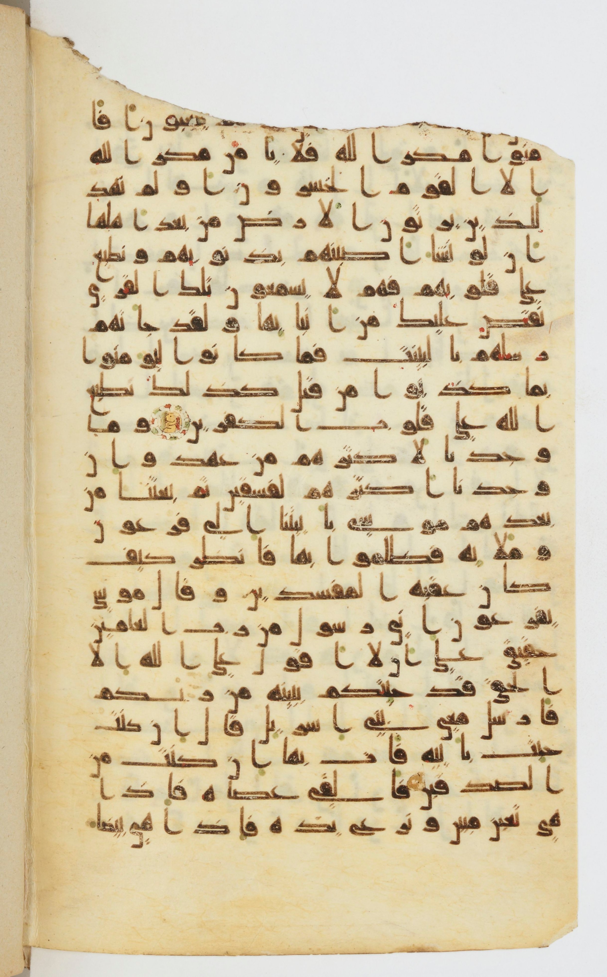 Bibliothèque nationale de France, Arabe 339 (Scan 2), in Kufic D.I script, showing Surah 7:98 from 8th to 10th Century AD found in Fustat, Egypt, currently housed at Bibliothèque nationale de France, Paris